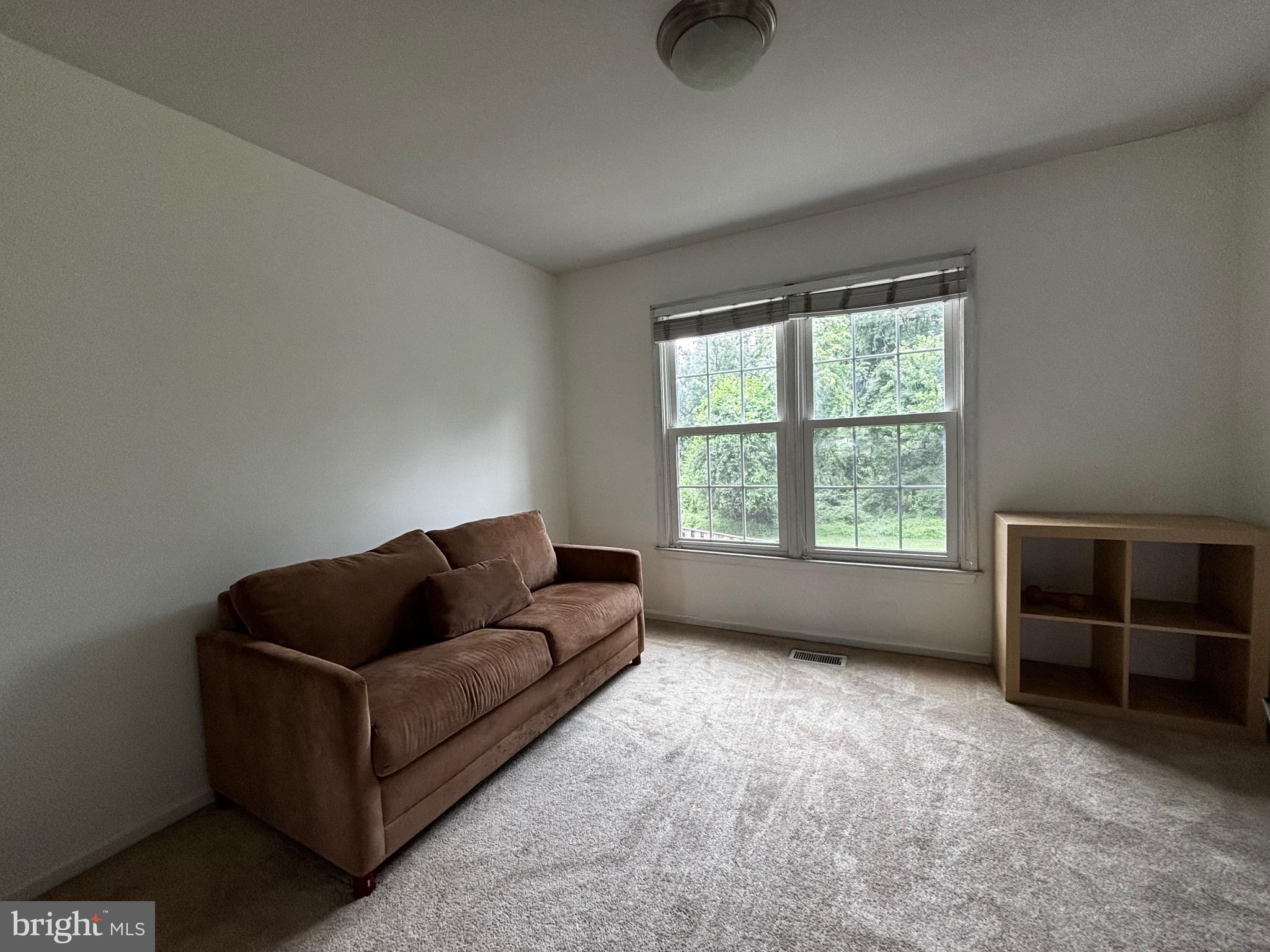 2803 KNOLLSIDE LANE