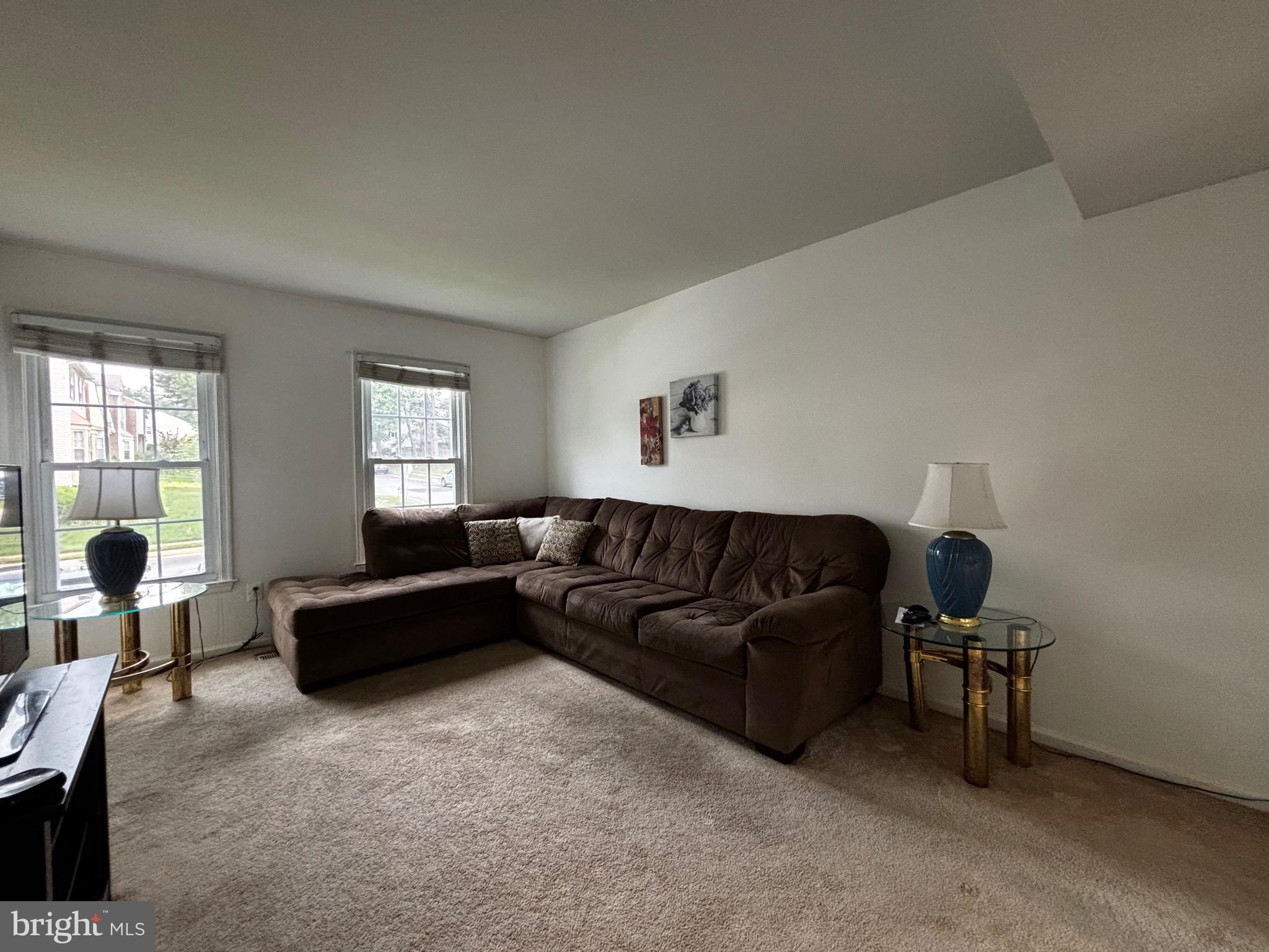 2803 KNOLLSIDE LANE