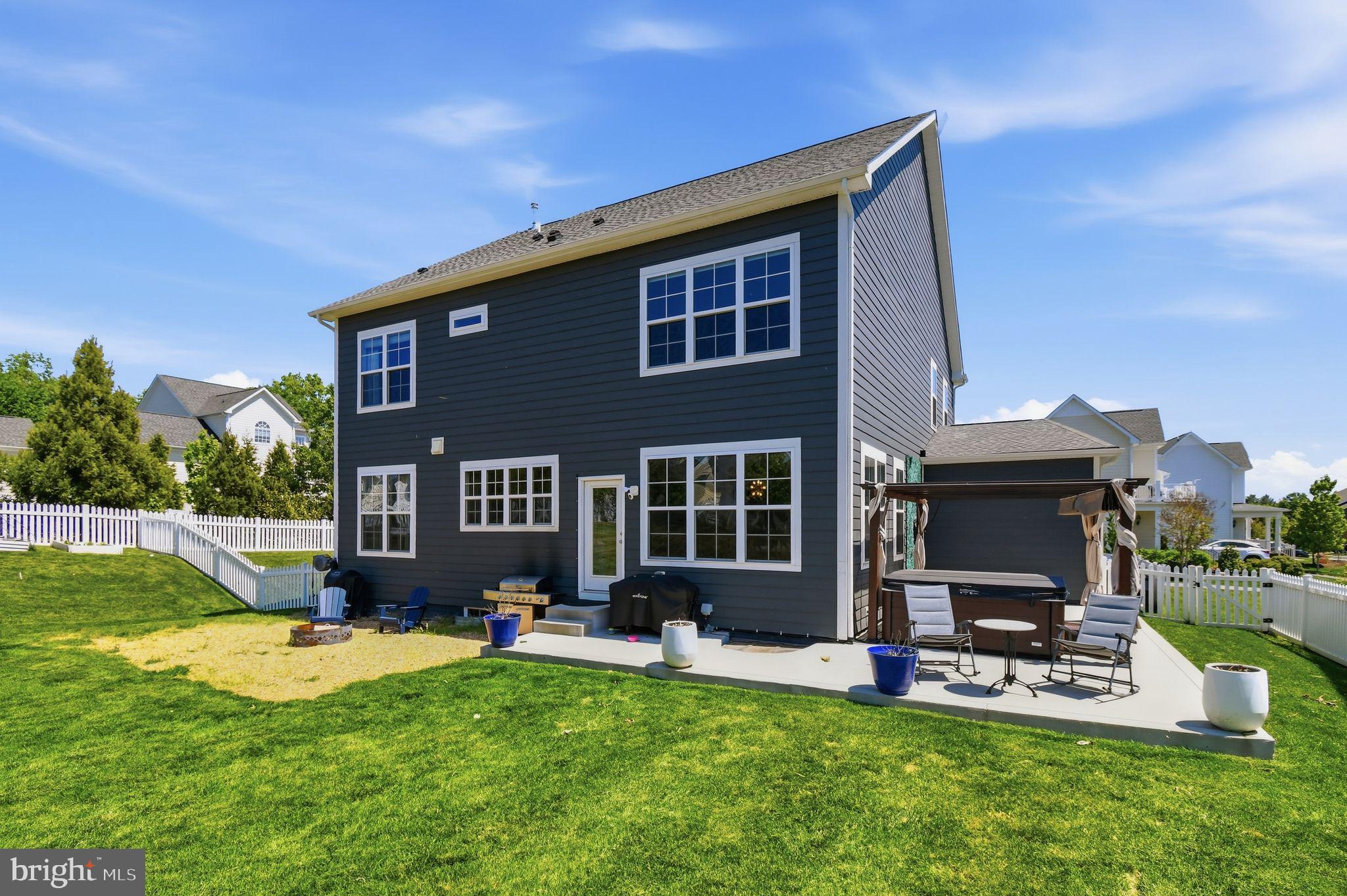 VILLAGE CASE - Residential
