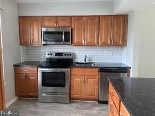 MONTGOMERY GLEN - Residential Lease