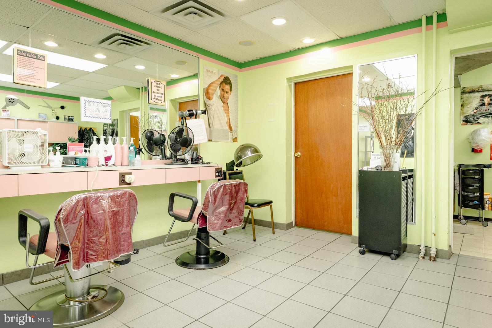 HUNTING PARK - Commercial Sale