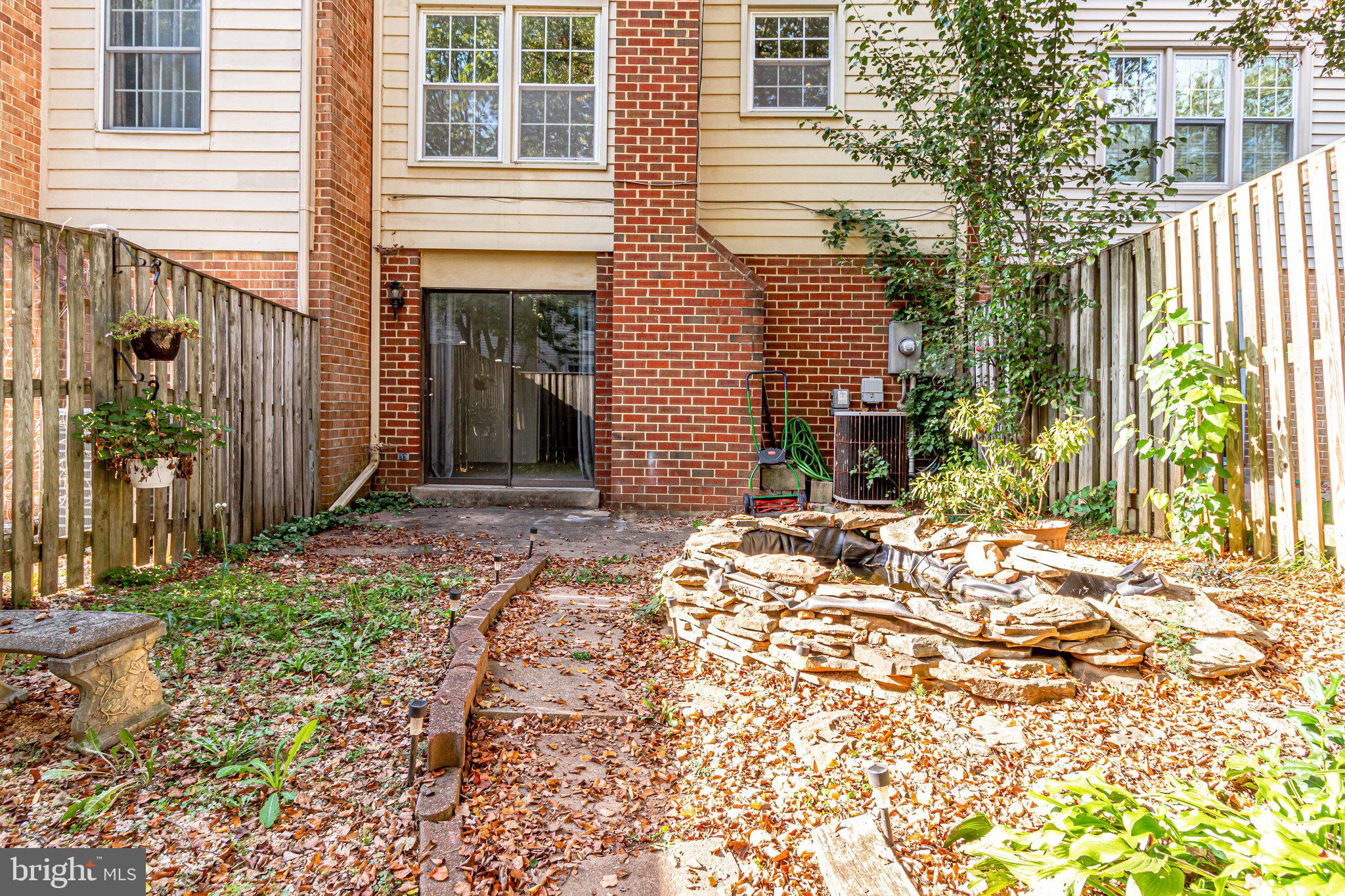 LAKEPOINTE - Residential Lease