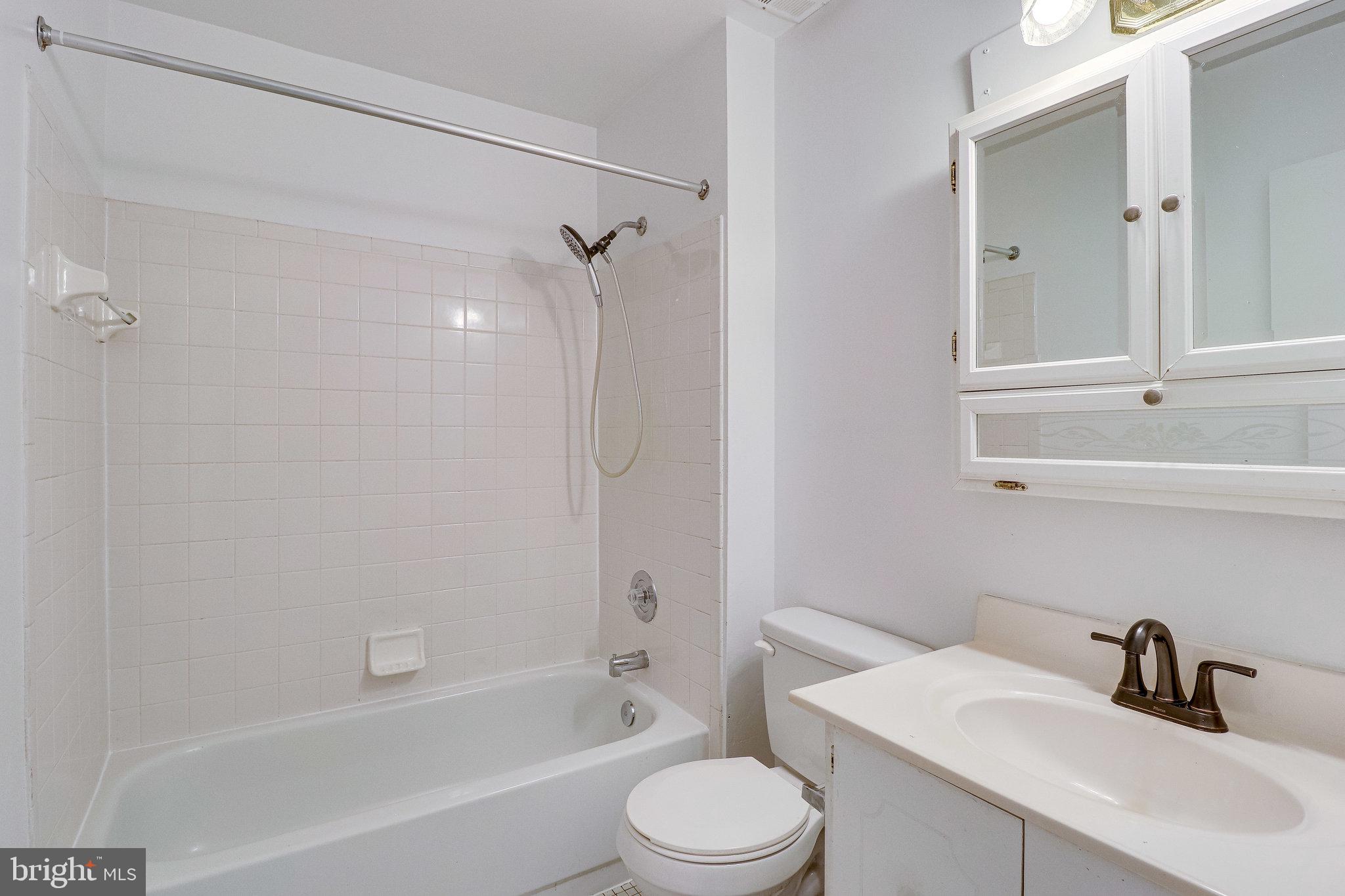 LAKEPOINTE - Residential Lease