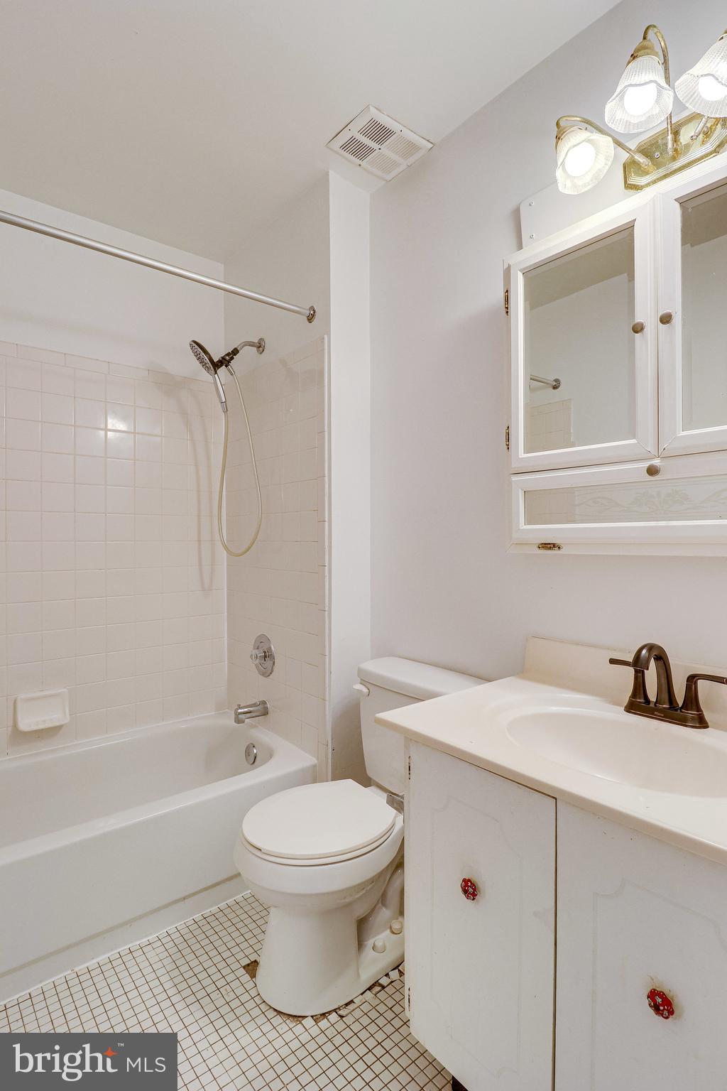 LAKEPOINTE - Residential Lease