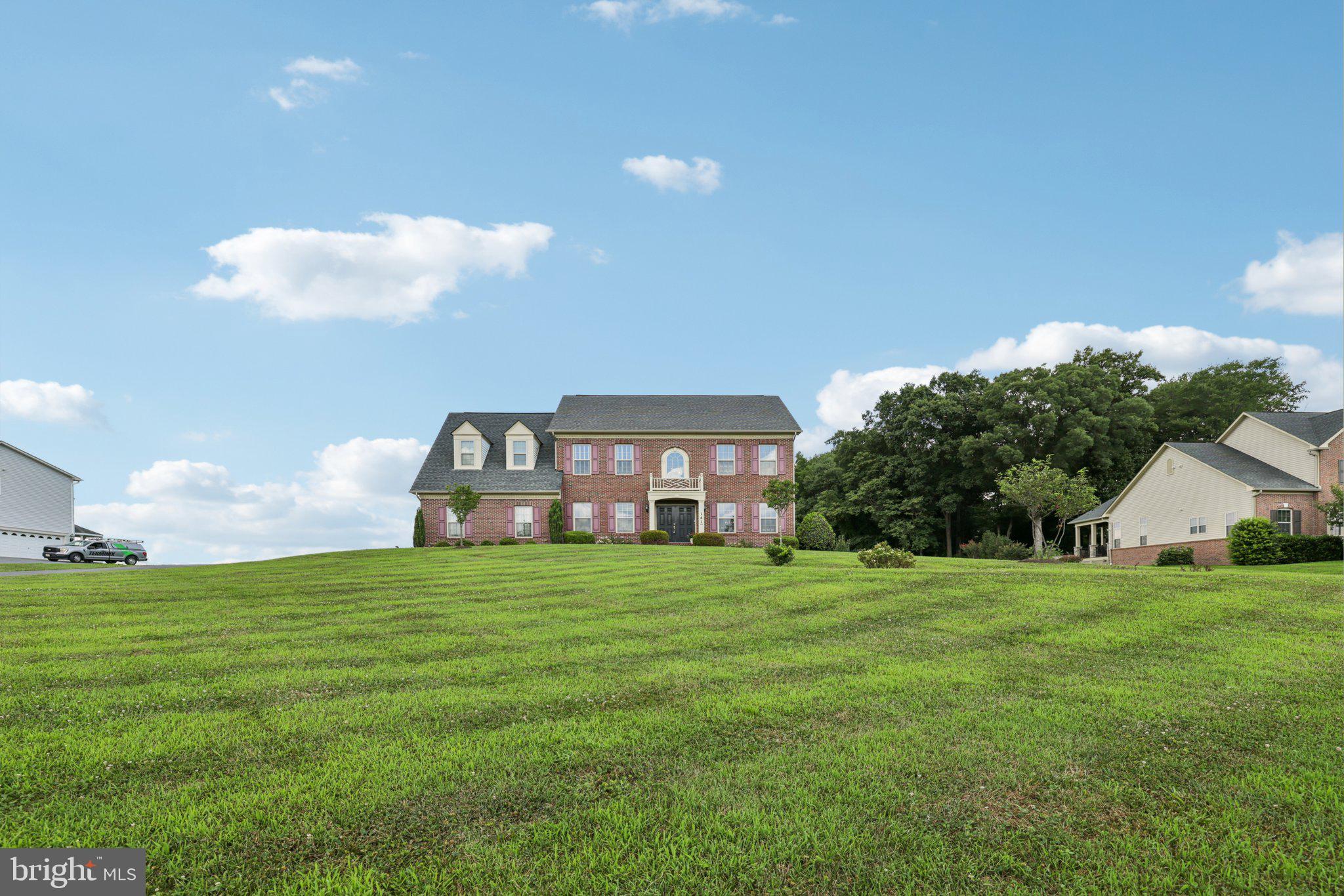 141 HAWKES COURT