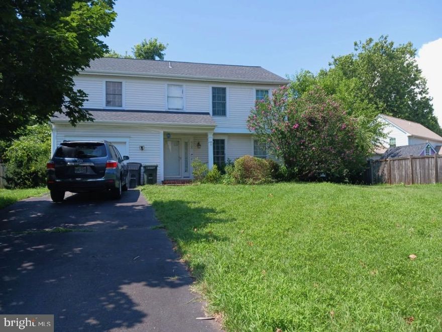 BEST PRICE AVAILABLE FOR SINGLE FAMILY HOME IN PRINCE WILLIAM COUNTY!  NO HOA!! OVER 3,000 FINISHED SQUARE FEET, 4 BEDROOM/3.5 BATH AND WITH THE ONE OF THE BEST LOTS IN THE NEIGHBORHOOD!  NEWER  ROOF,  HOT WATER HEATER,  HVAC.  GREAT LOCATION, EASY ACCESS TO PW PKWY, 66, 95, SHOPS, RESTAURANTS & OLD TOWN MANASSAS.