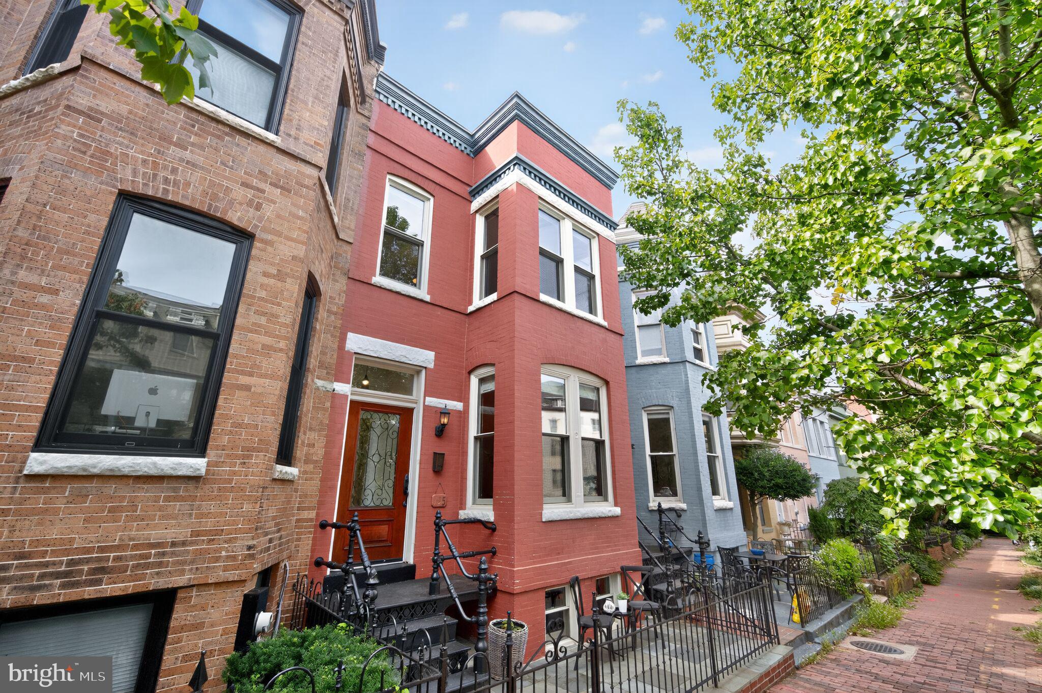135 E STREET SE