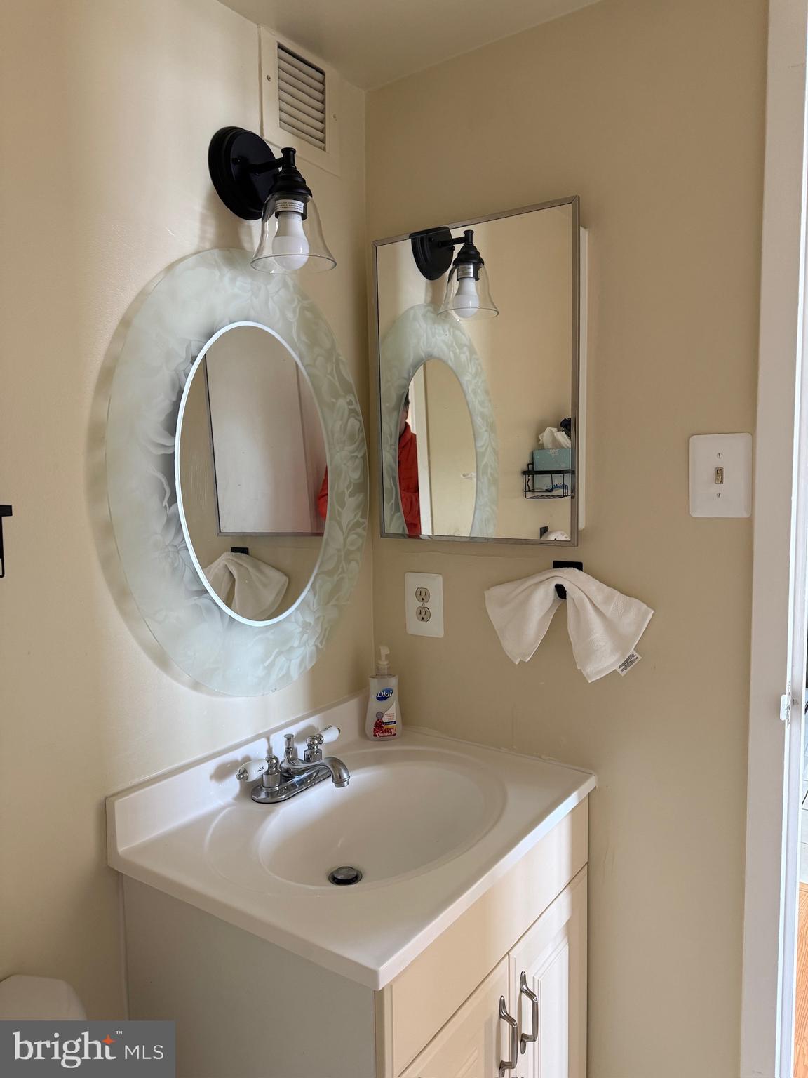 MCLEAN HOUSE NORTH - Residential