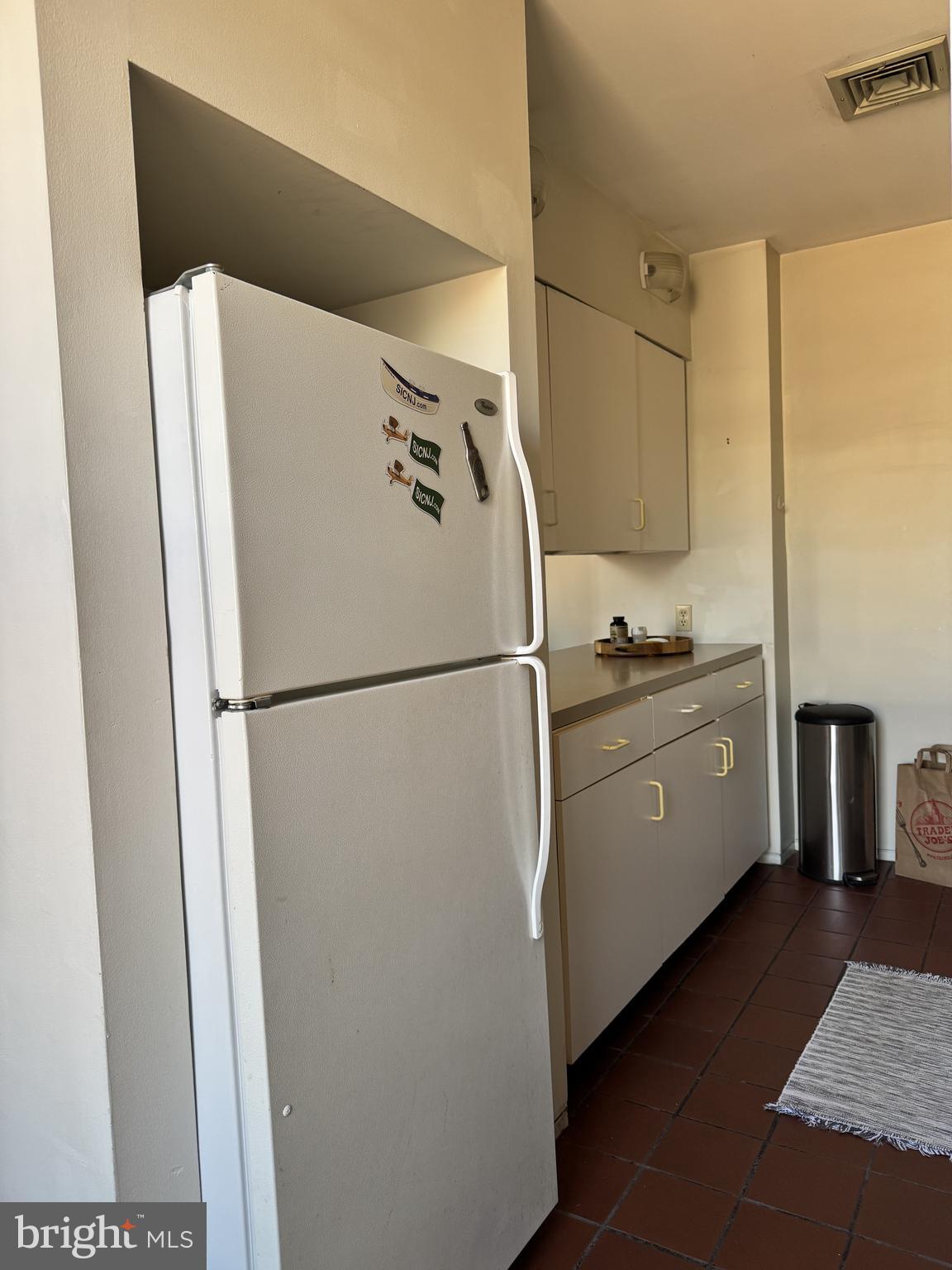 LOGAN SQUARE - Residential Income