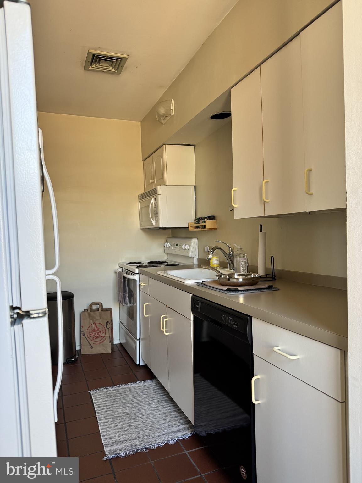 LOGAN SQUARE - Residential Income