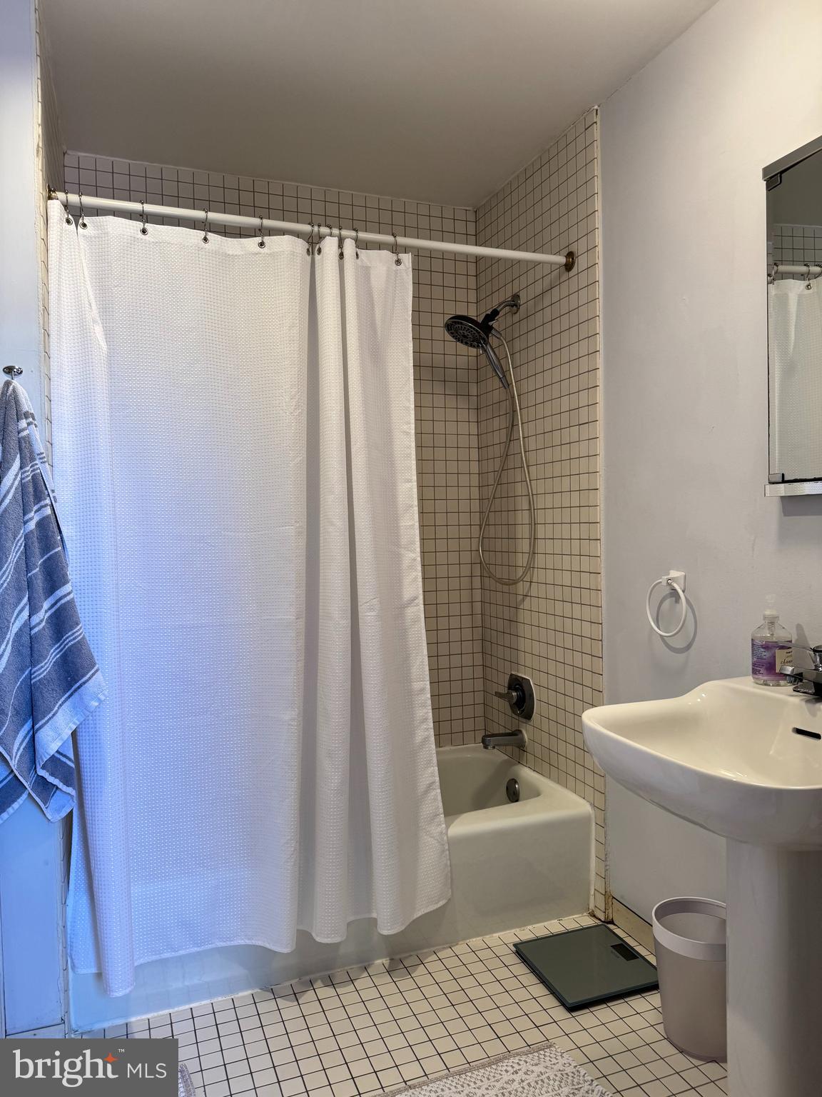 LOGAN SQUARE - Residential Income