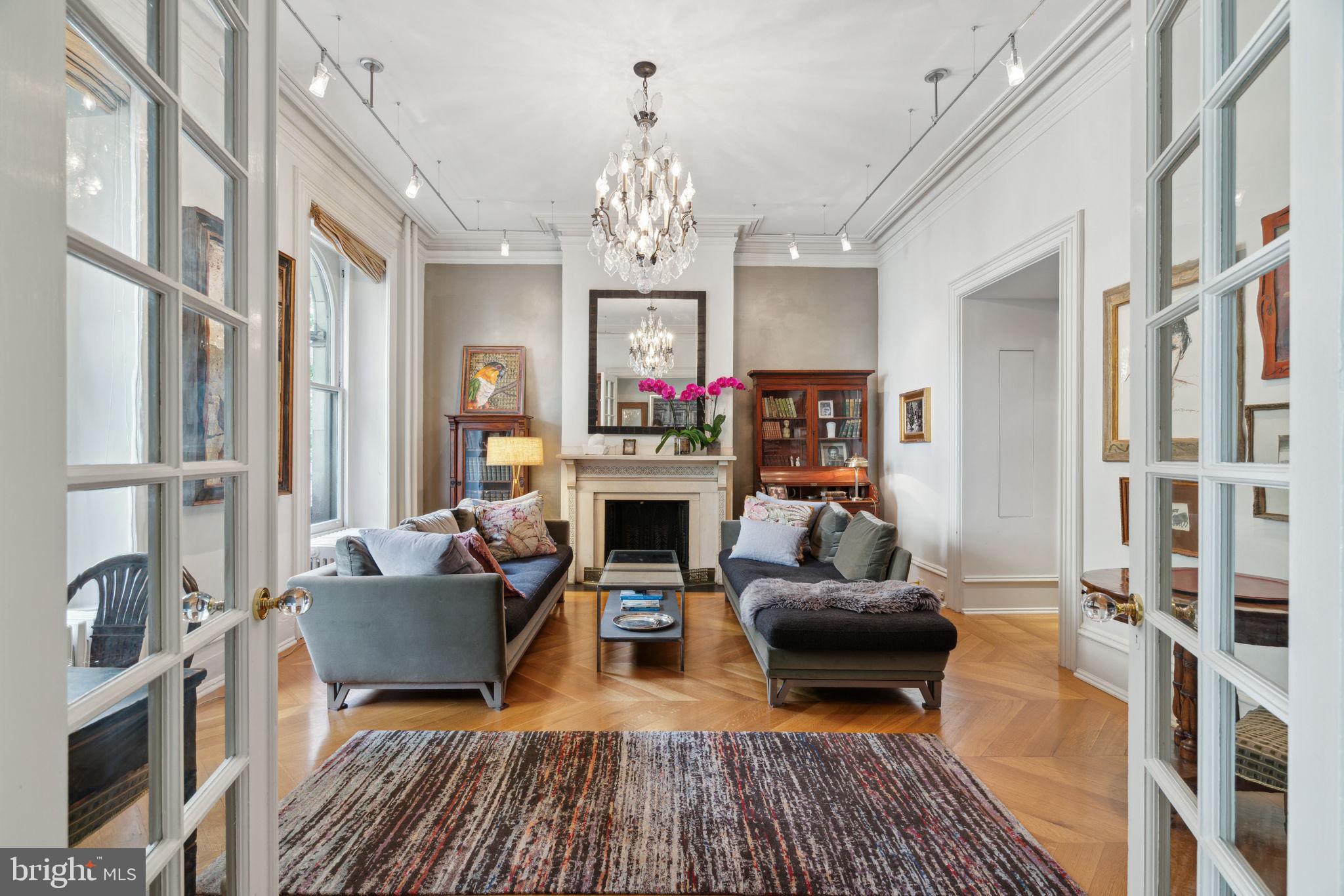 2212 SAINT JAMES PLACE