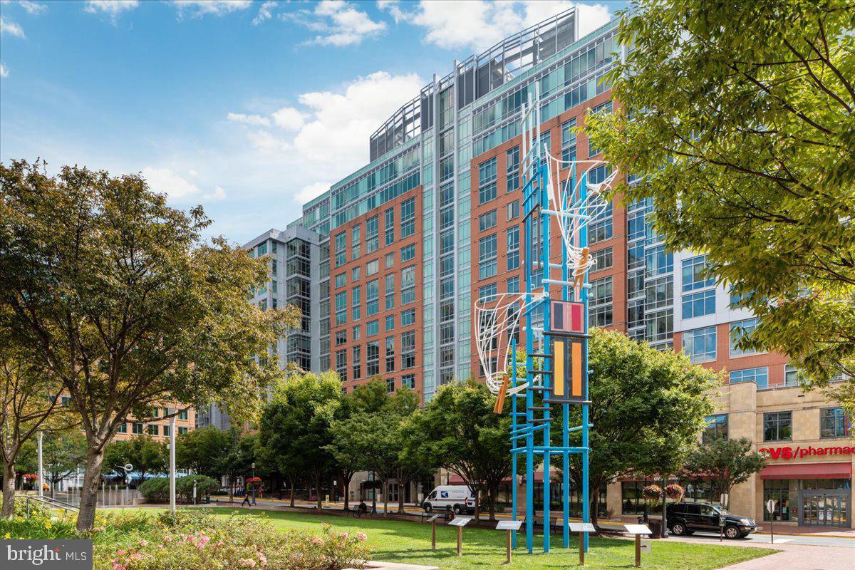 1433 NORTHGATE SQUARE 11B