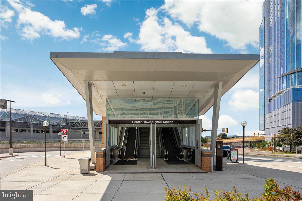 1433 NORTHGATE SQUARE 11B