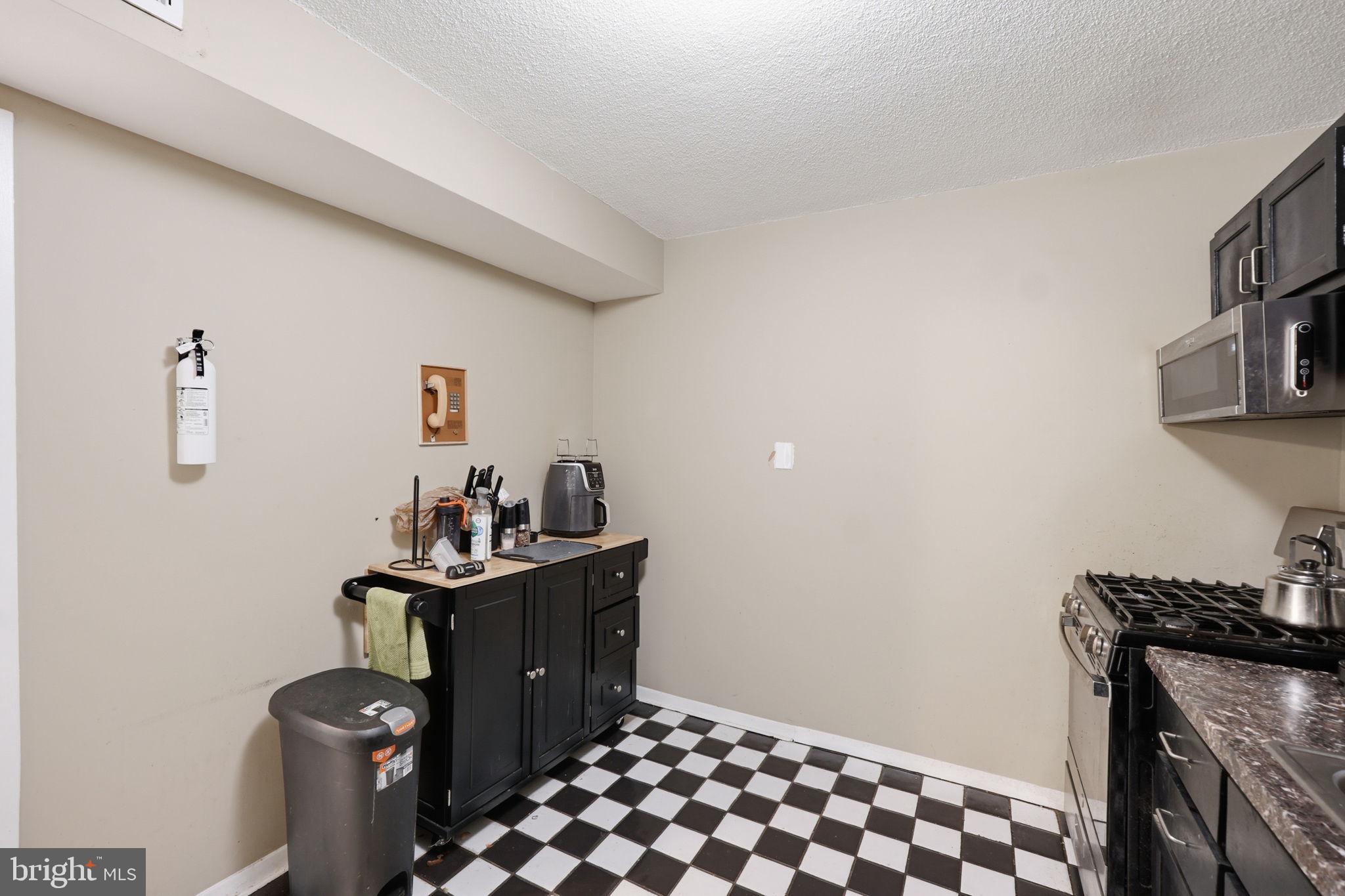 PRESIDENTIAL TOWERS - Residential