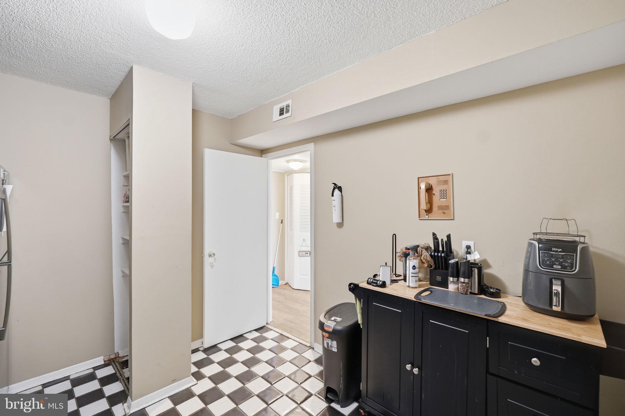 PRESIDENTIAL TOWERS - Residential