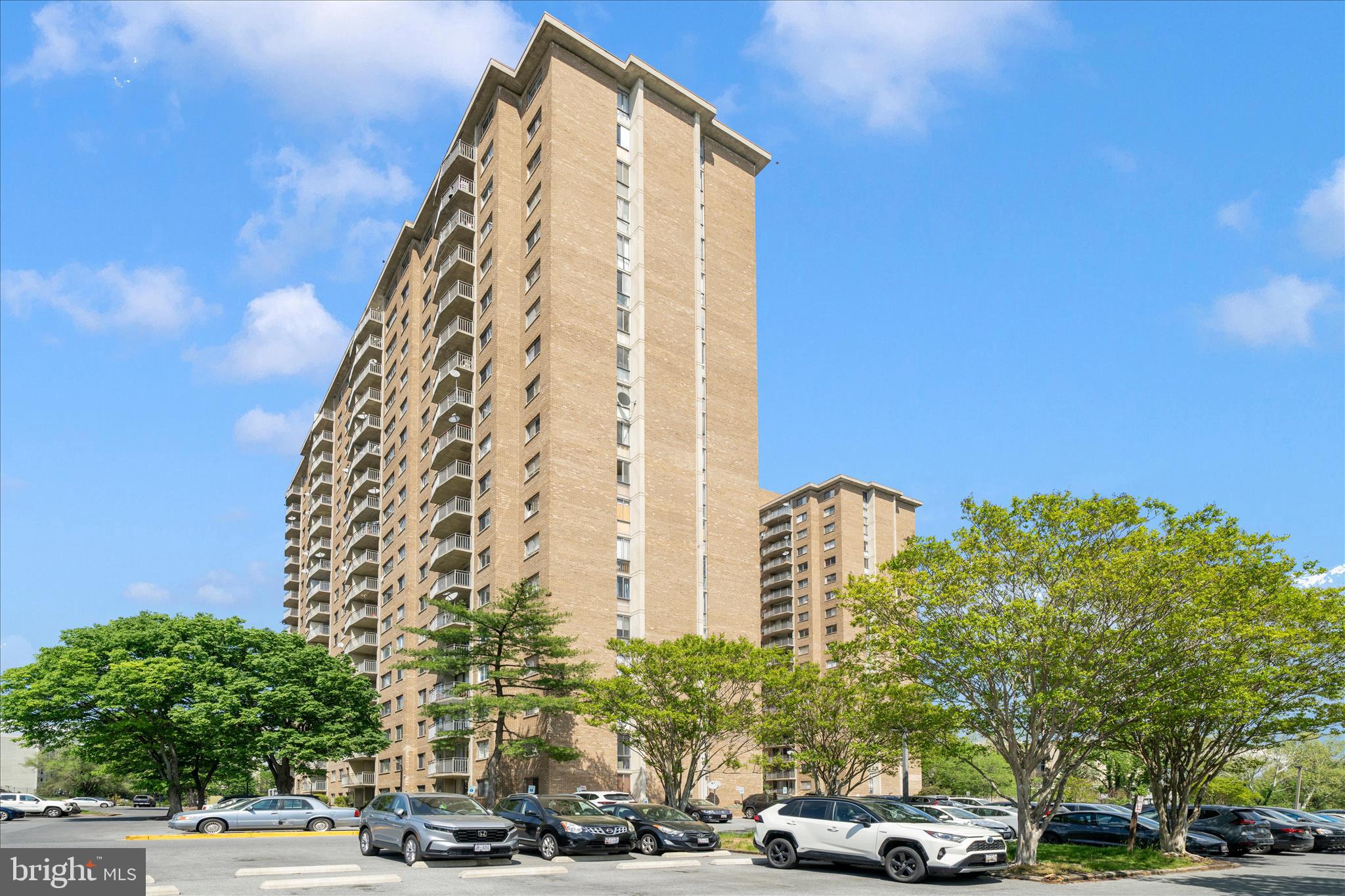 PRESIDENTIAL TOWERS - Residential