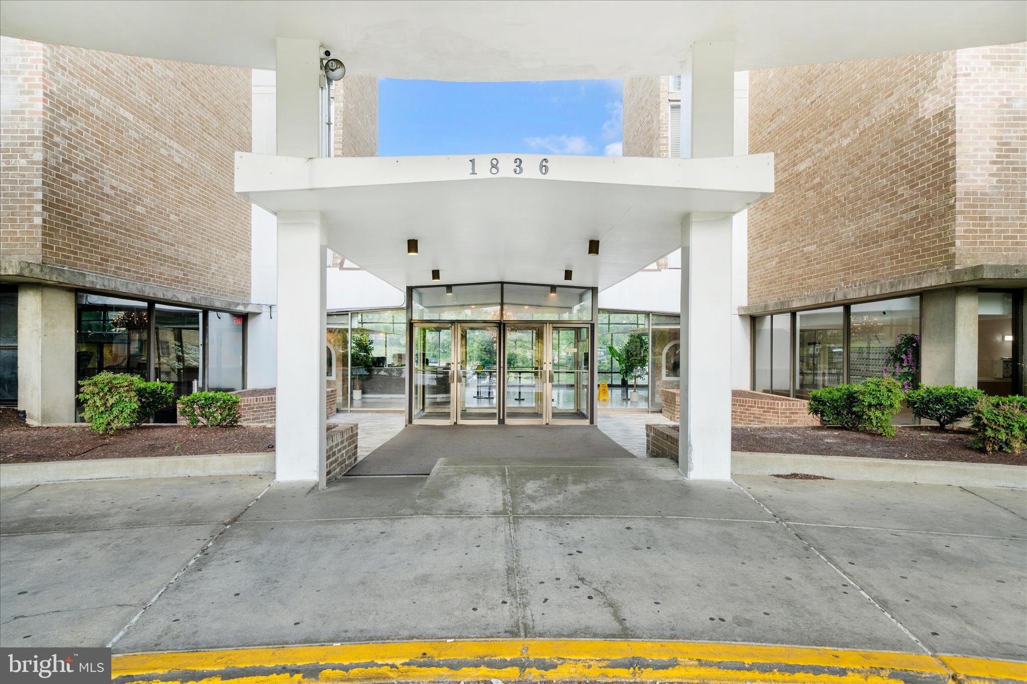 PRESIDENTIAL TOWERS - Residential