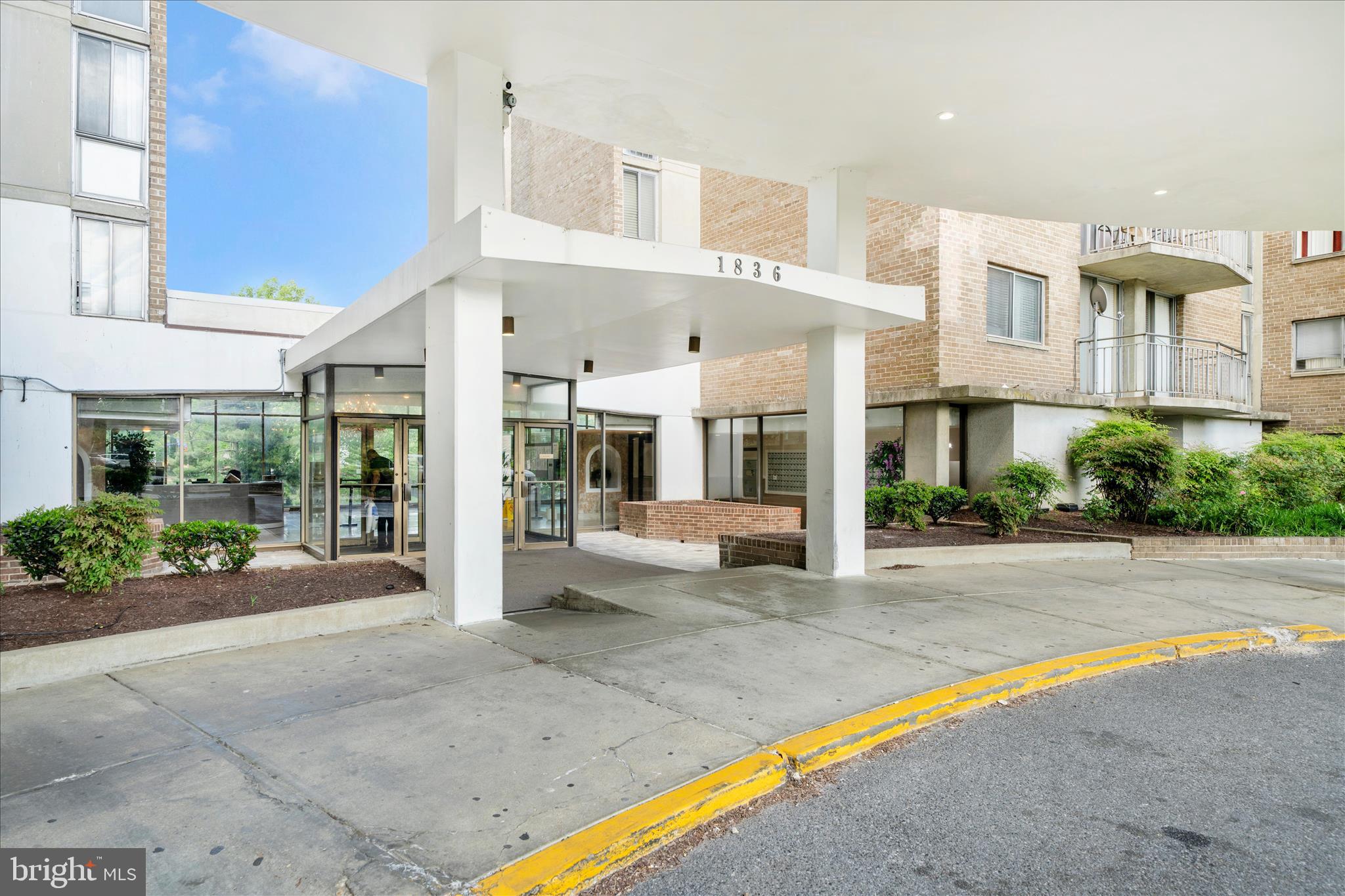 PRESIDENTIAL TOWERS - Residential