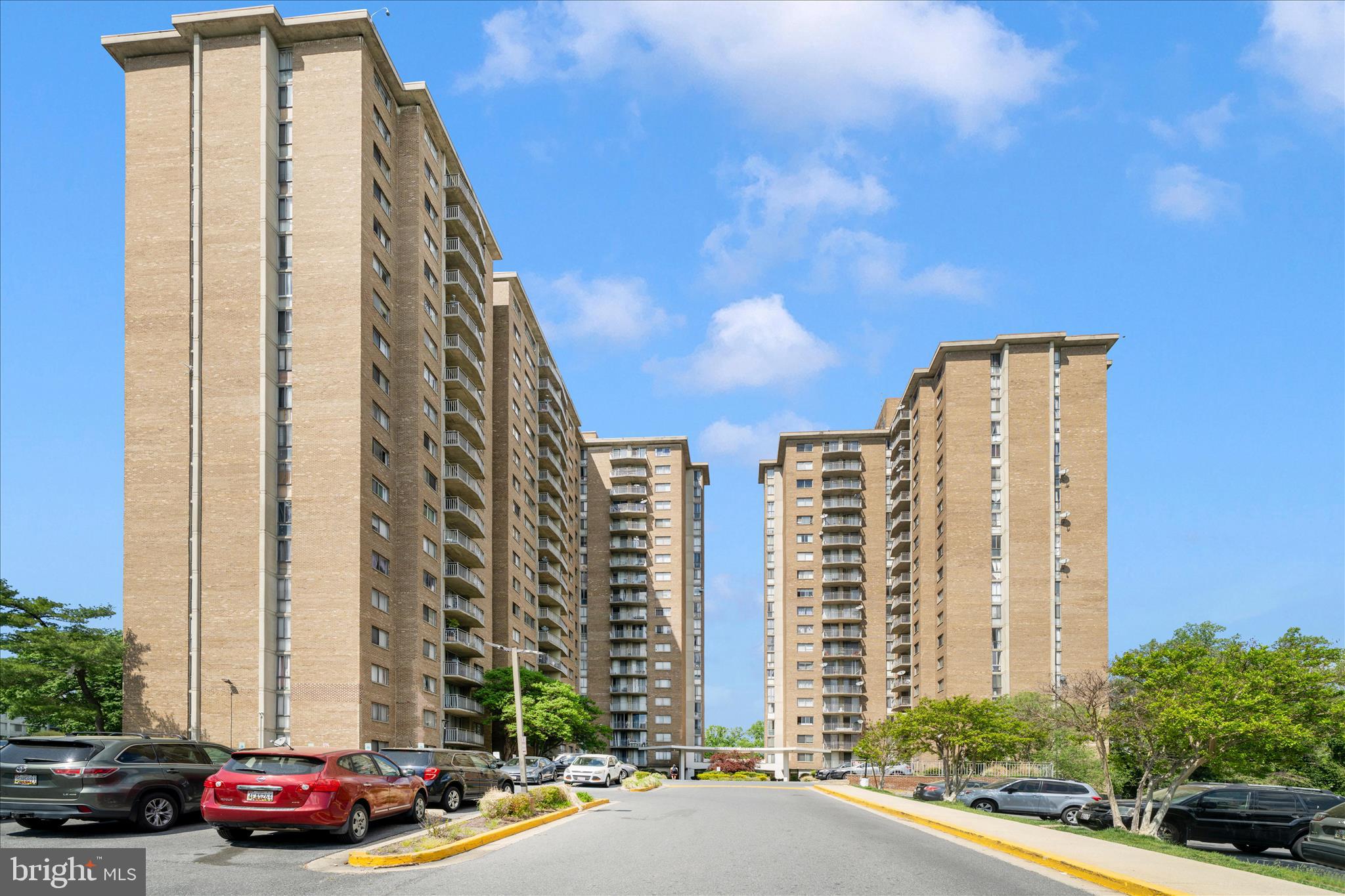 PRESIDENTIAL TOWERS - Residential