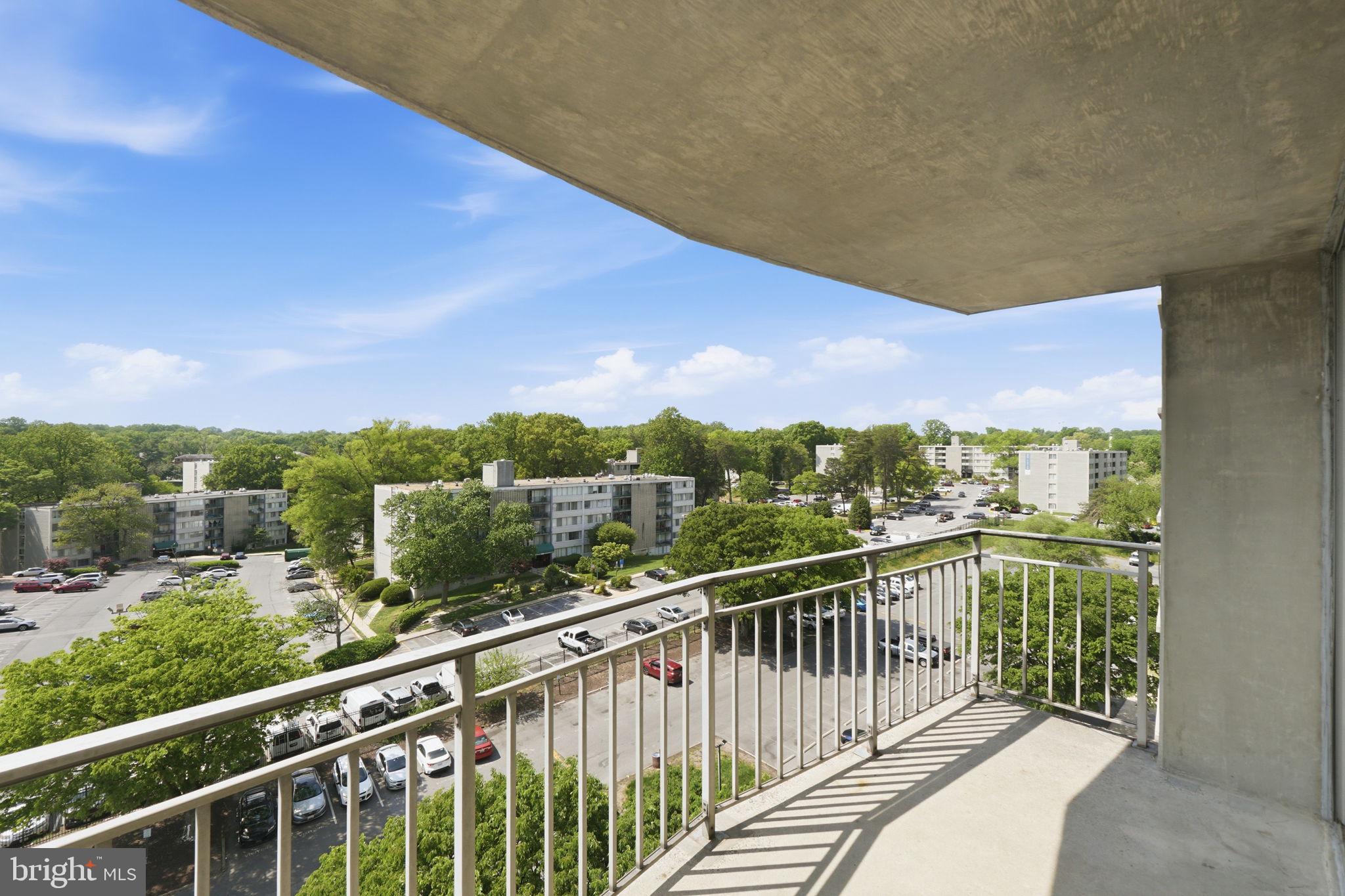 PRESIDENTIAL TOWERS - Residential