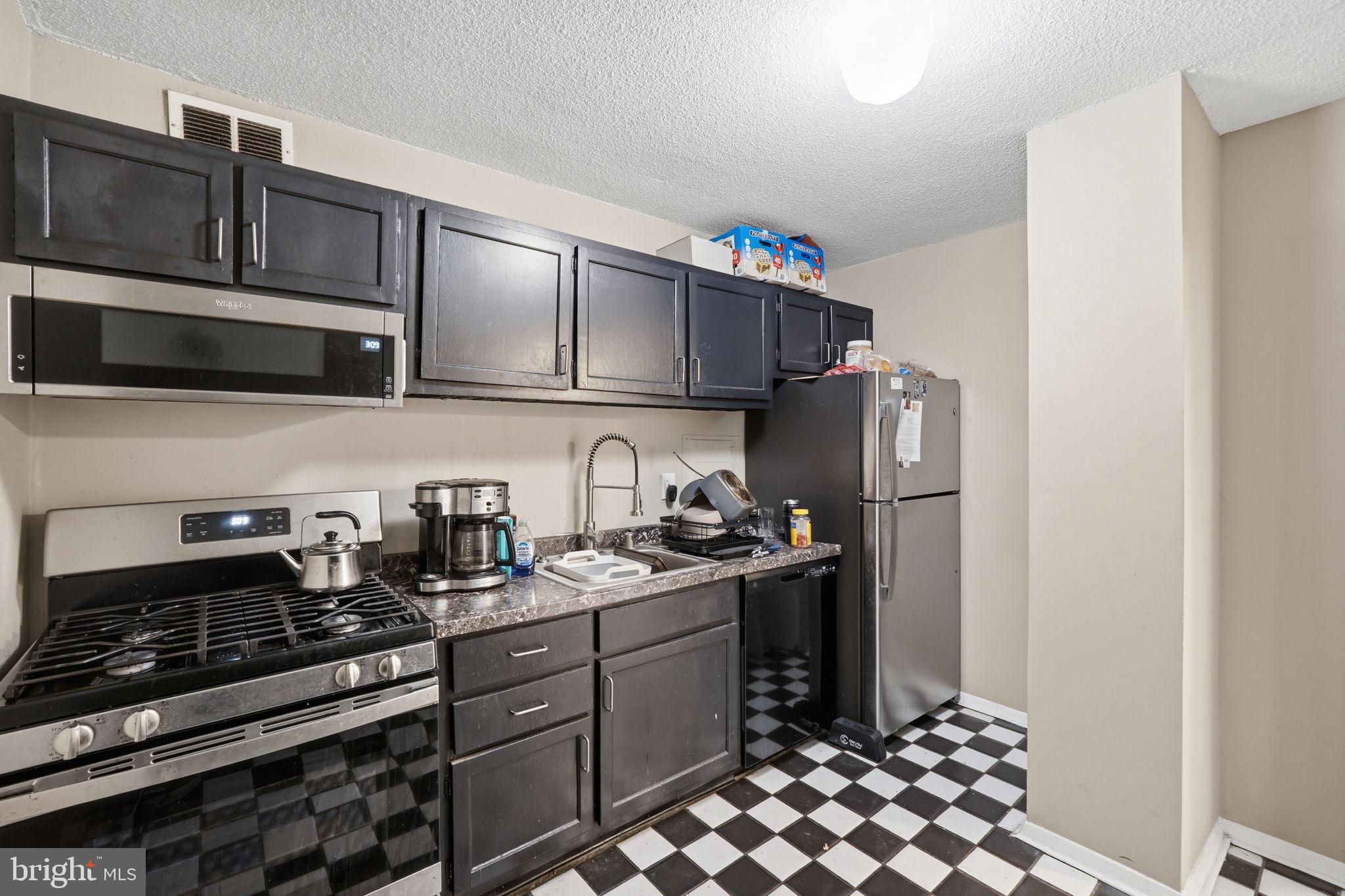 PRESIDENTIAL TOWERS - Residential