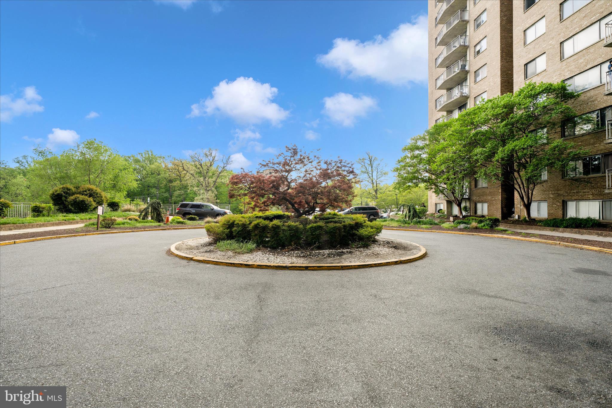 PRESIDENTIAL TOWERS - Residential