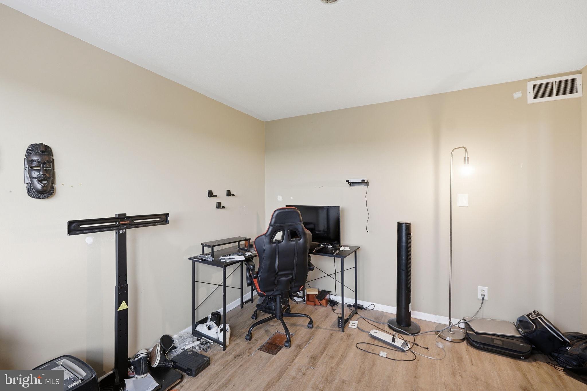 PRESIDENTIAL TOWERS - Residential