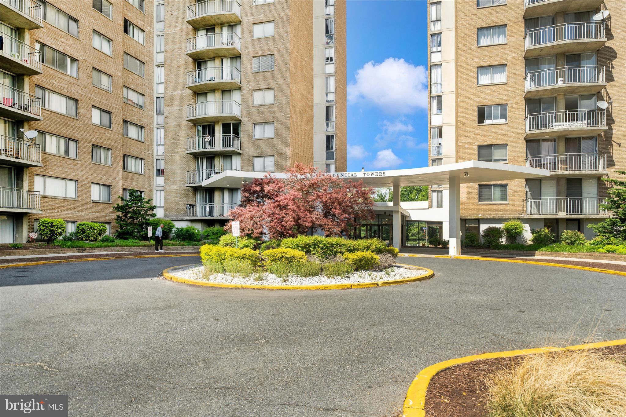 PRESIDENTIAL TOWERS - Residential