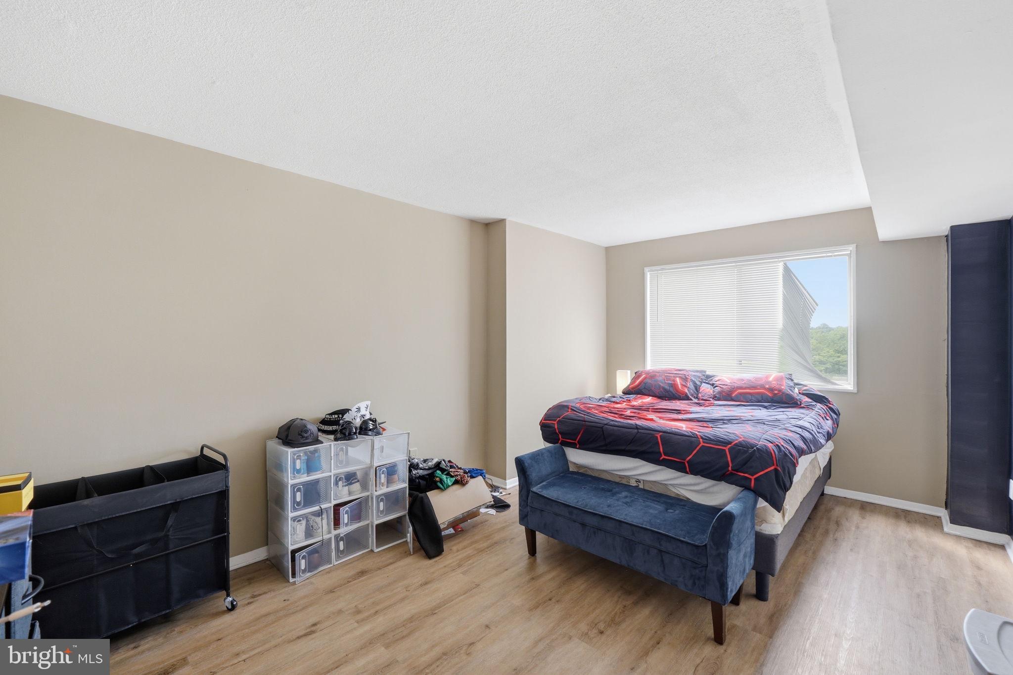 PRESIDENTIAL TOWERS - Residential