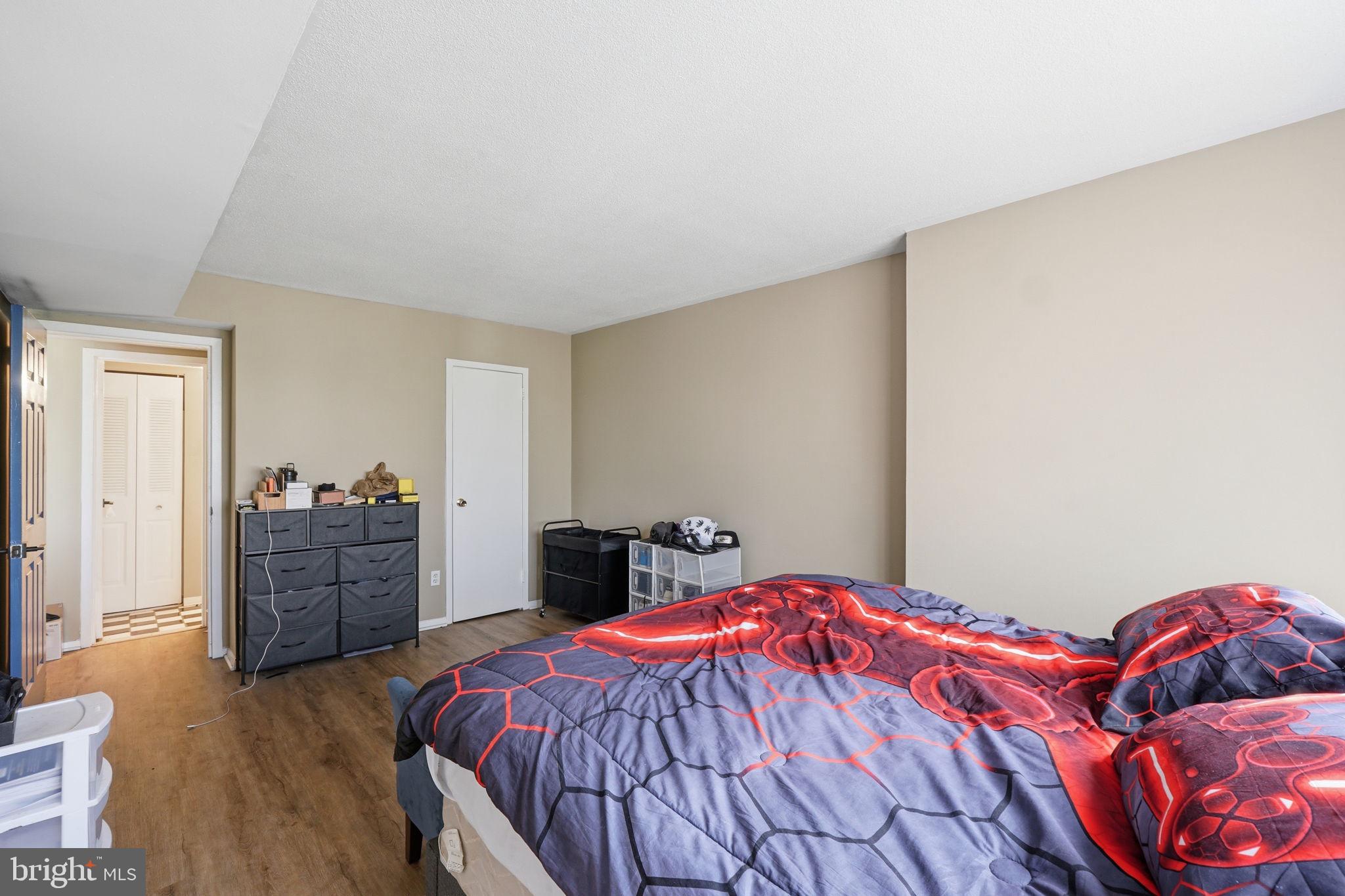 PRESIDENTIAL TOWERS - Residential