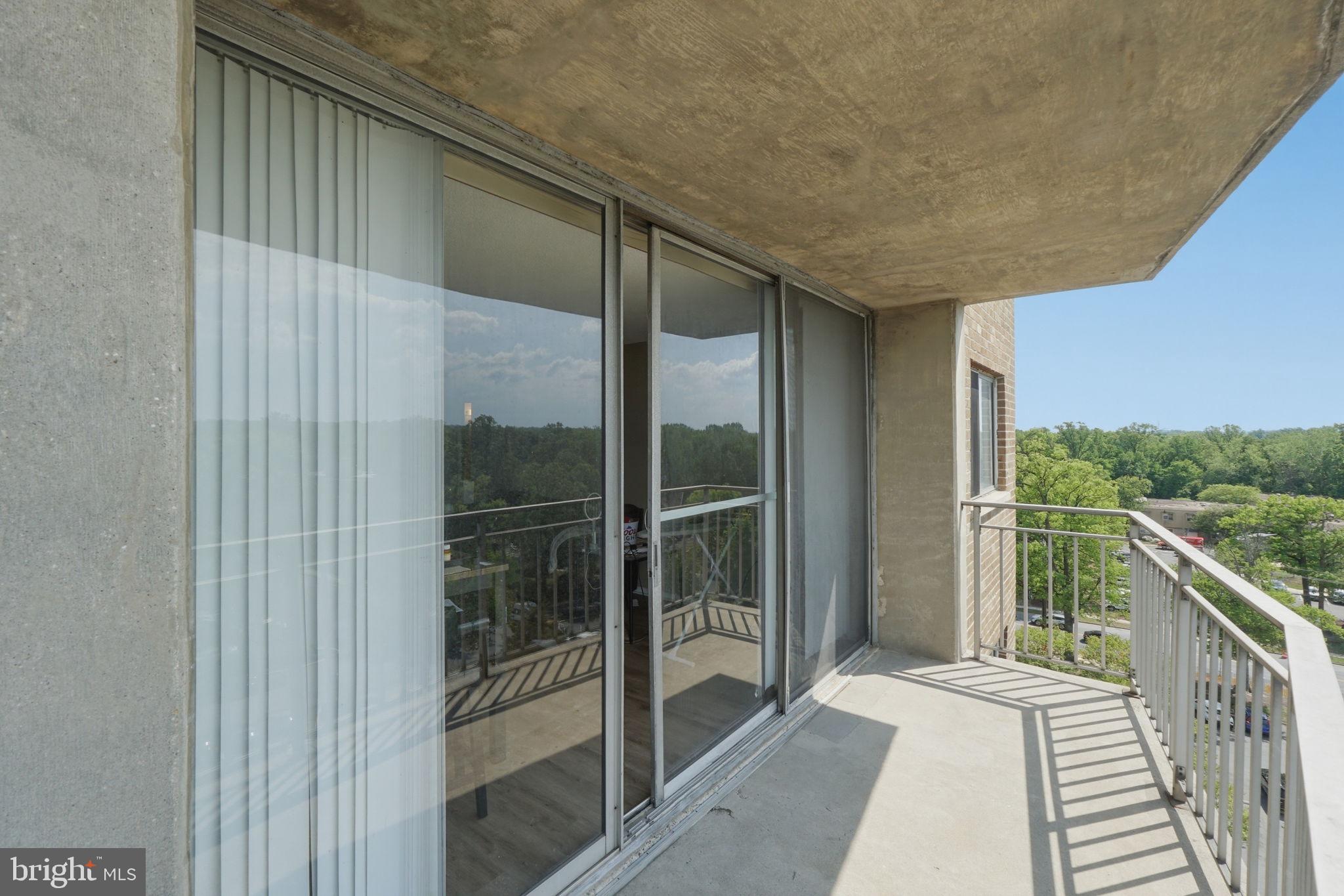 PRESIDENTIAL TOWERS - Residential