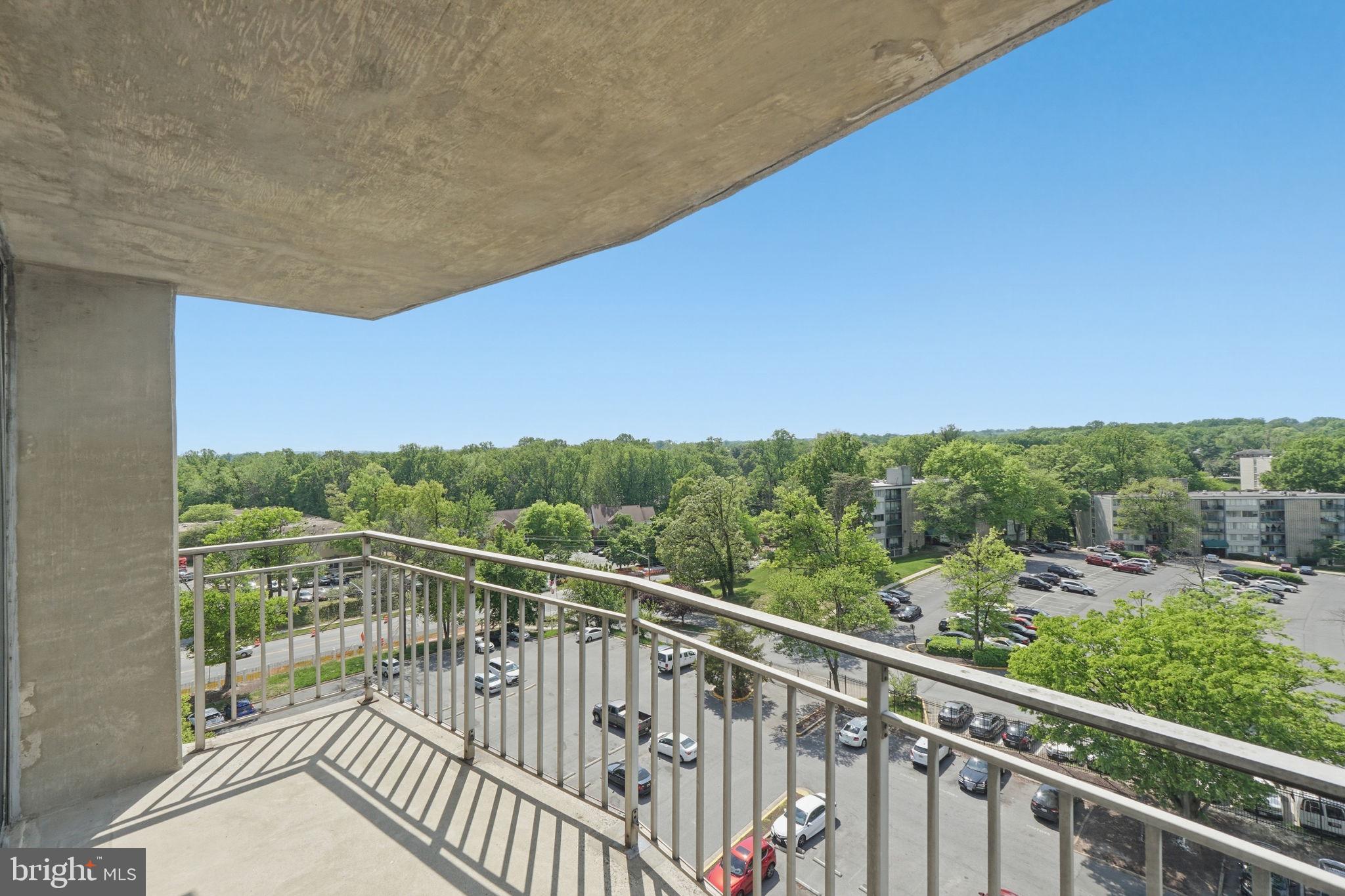 PRESIDENTIAL TOWERS - Residential