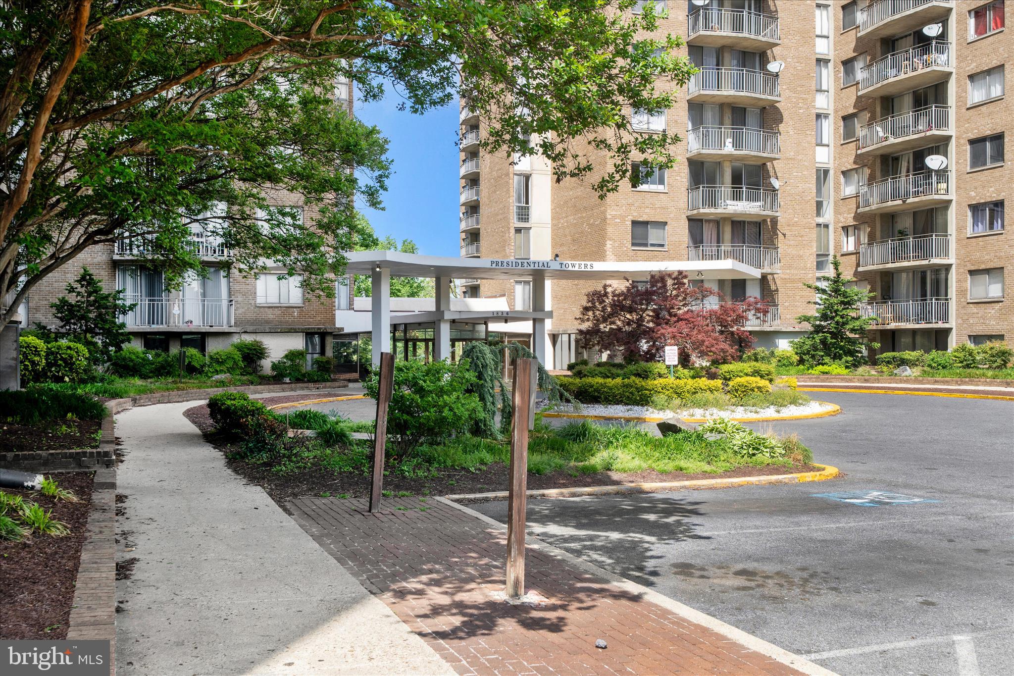 PRESIDENTIAL TOWERS - Residential