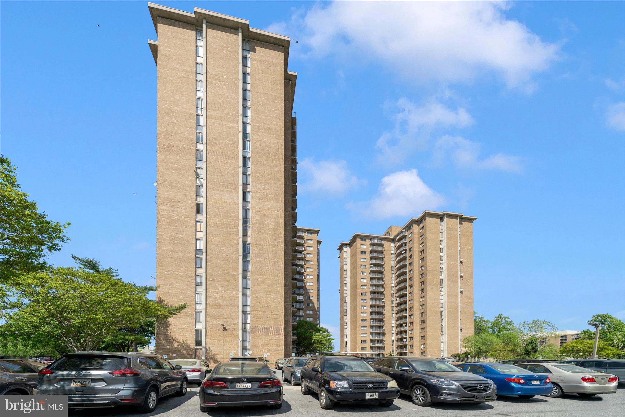 PRESIDENTIAL TOWERS - Residential