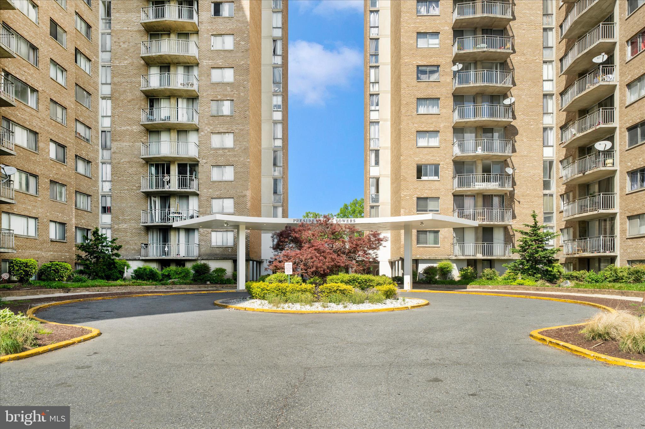 PRESIDENTIAL TOWERS - Residential