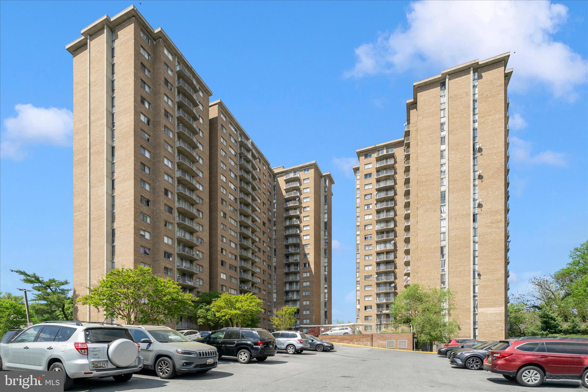 PRESIDENTIAL TOWERS - Residential