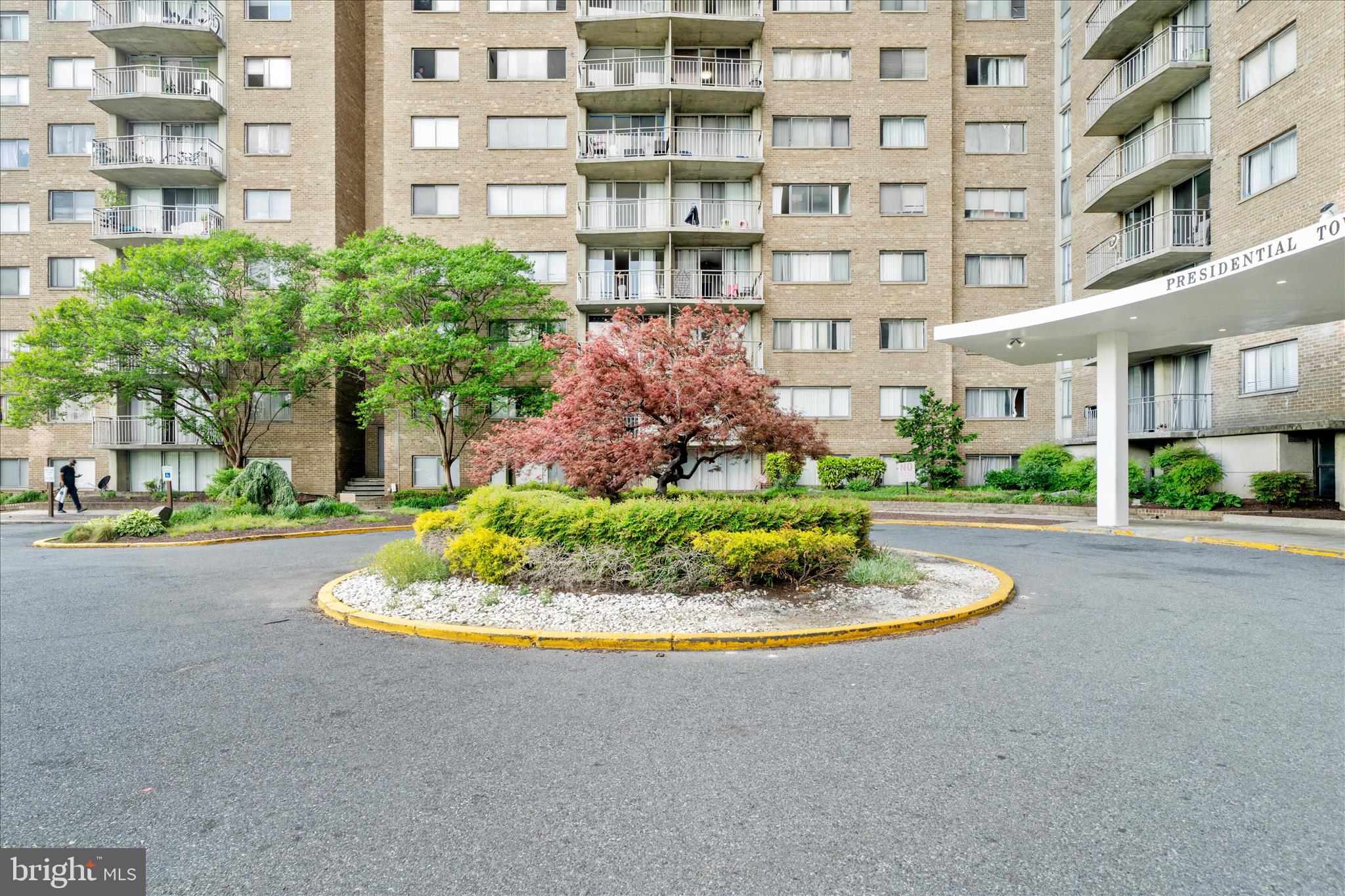 PRESIDENTIAL TOWERS - Residential