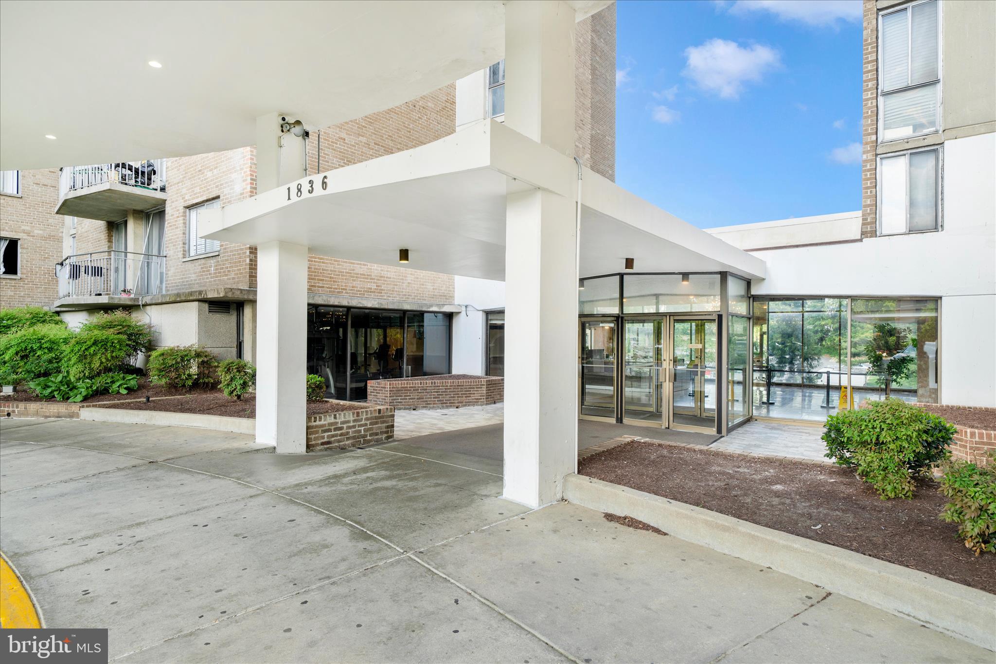 PRESIDENTIAL TOWERS - Residential