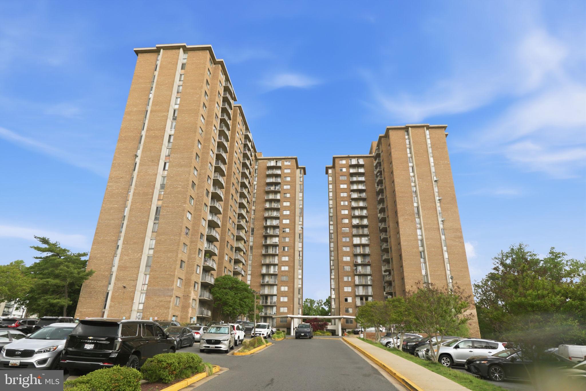 PRESIDENTIAL TOWERS - Residential