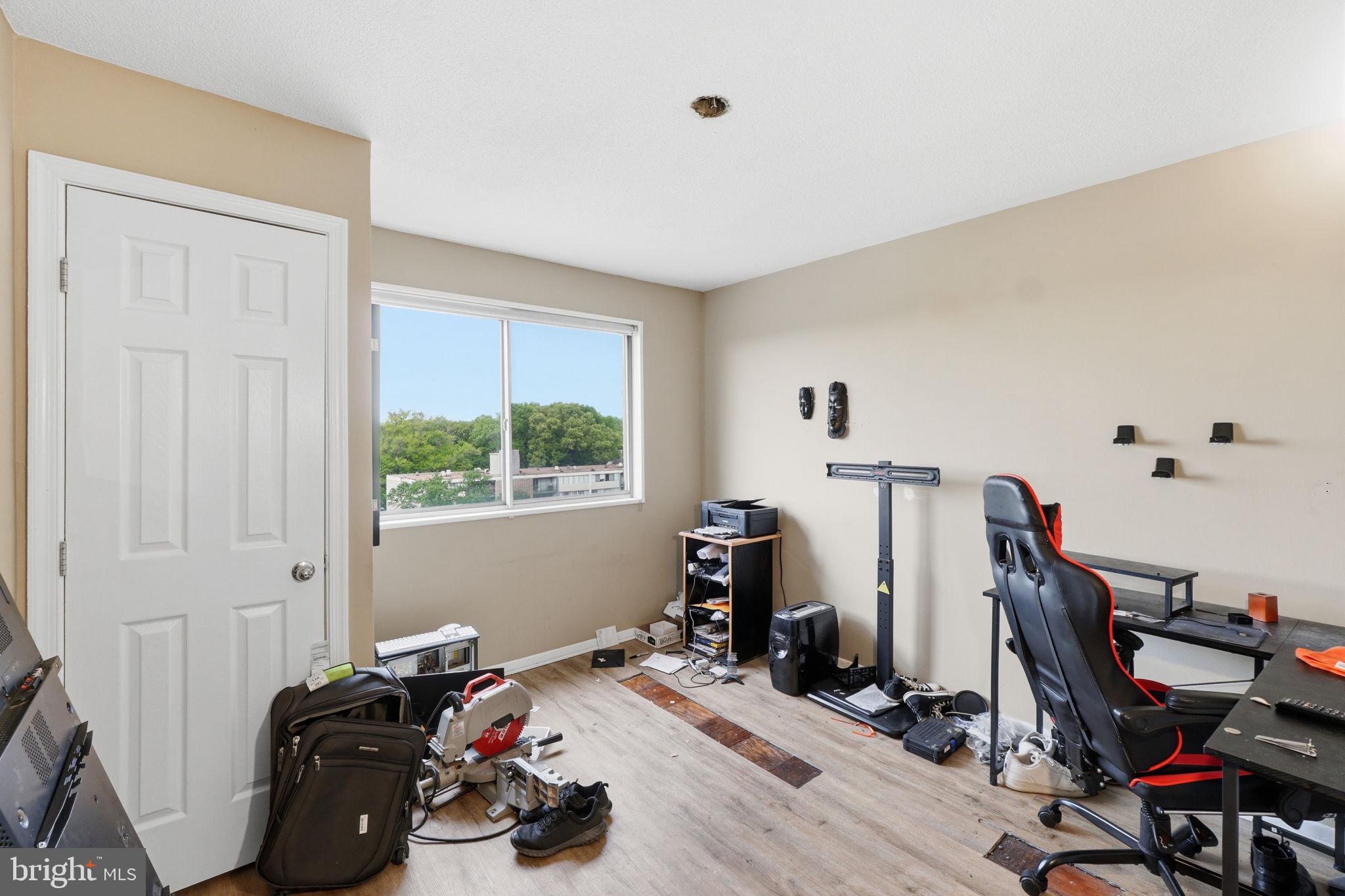 PRESIDENTIAL TOWERS - Residential