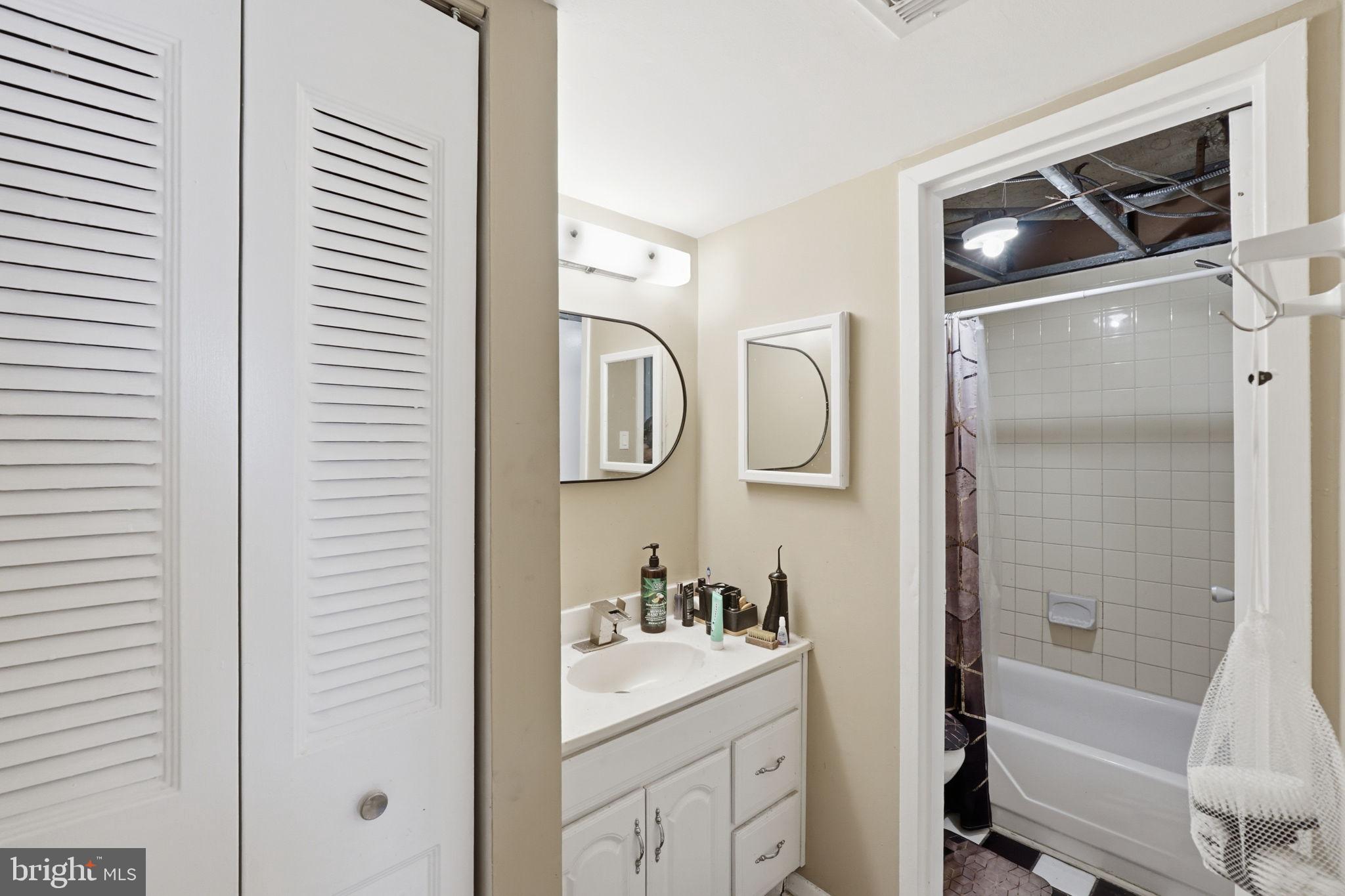 PRESIDENTIAL TOWERS - Residential