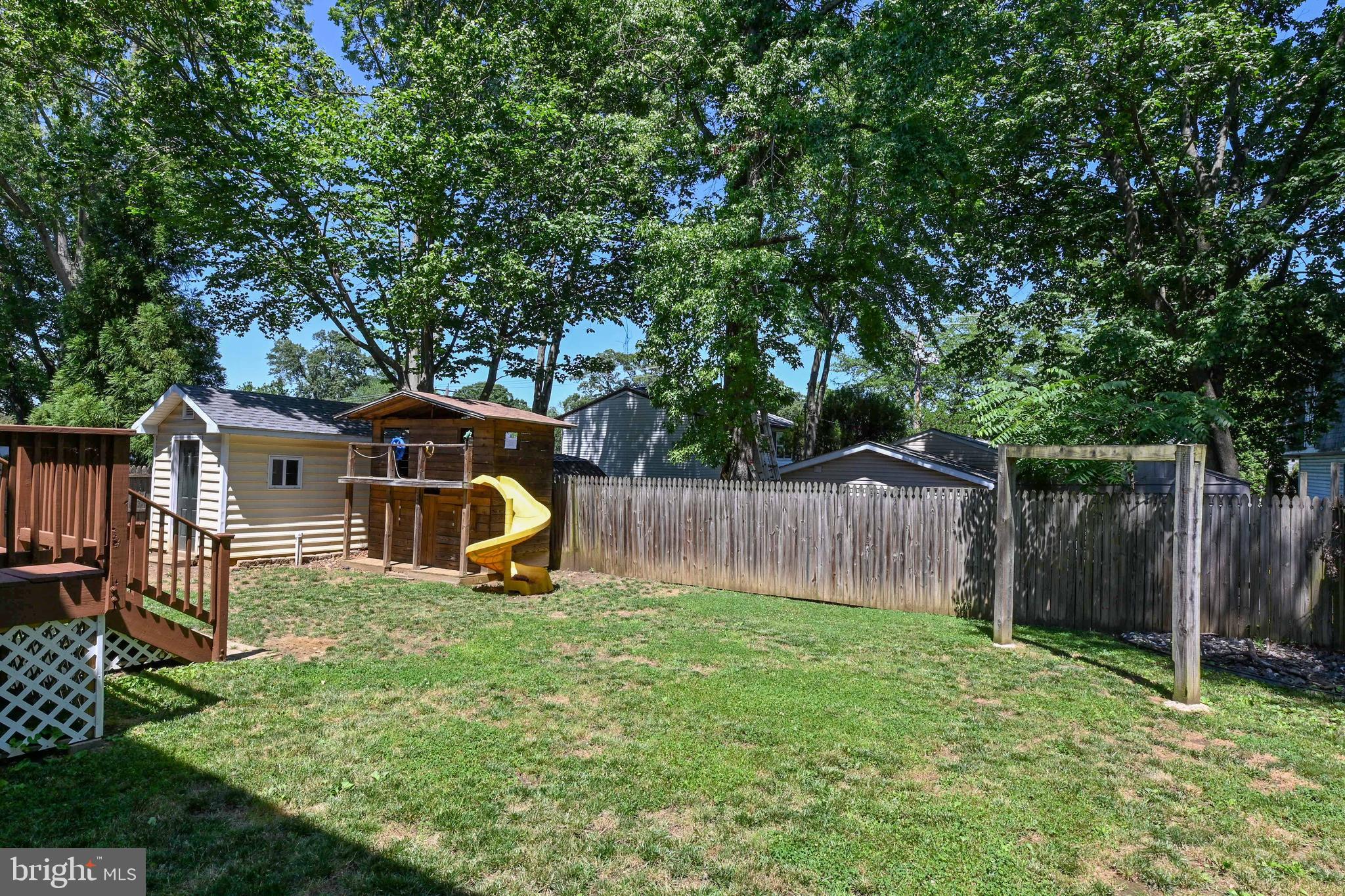 WOODLAND BEACH - Residential