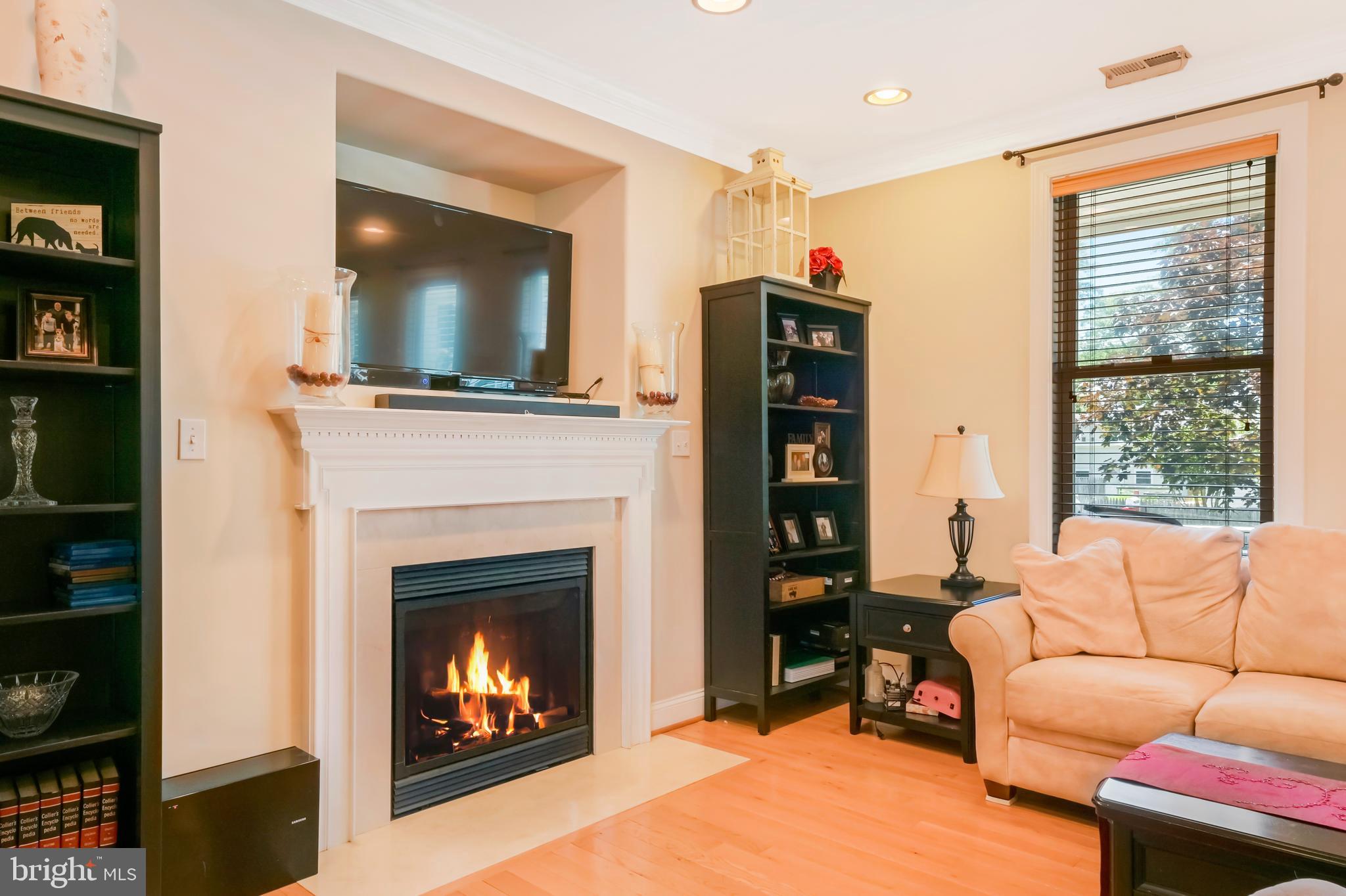 WOODLAND BEACH - Residential