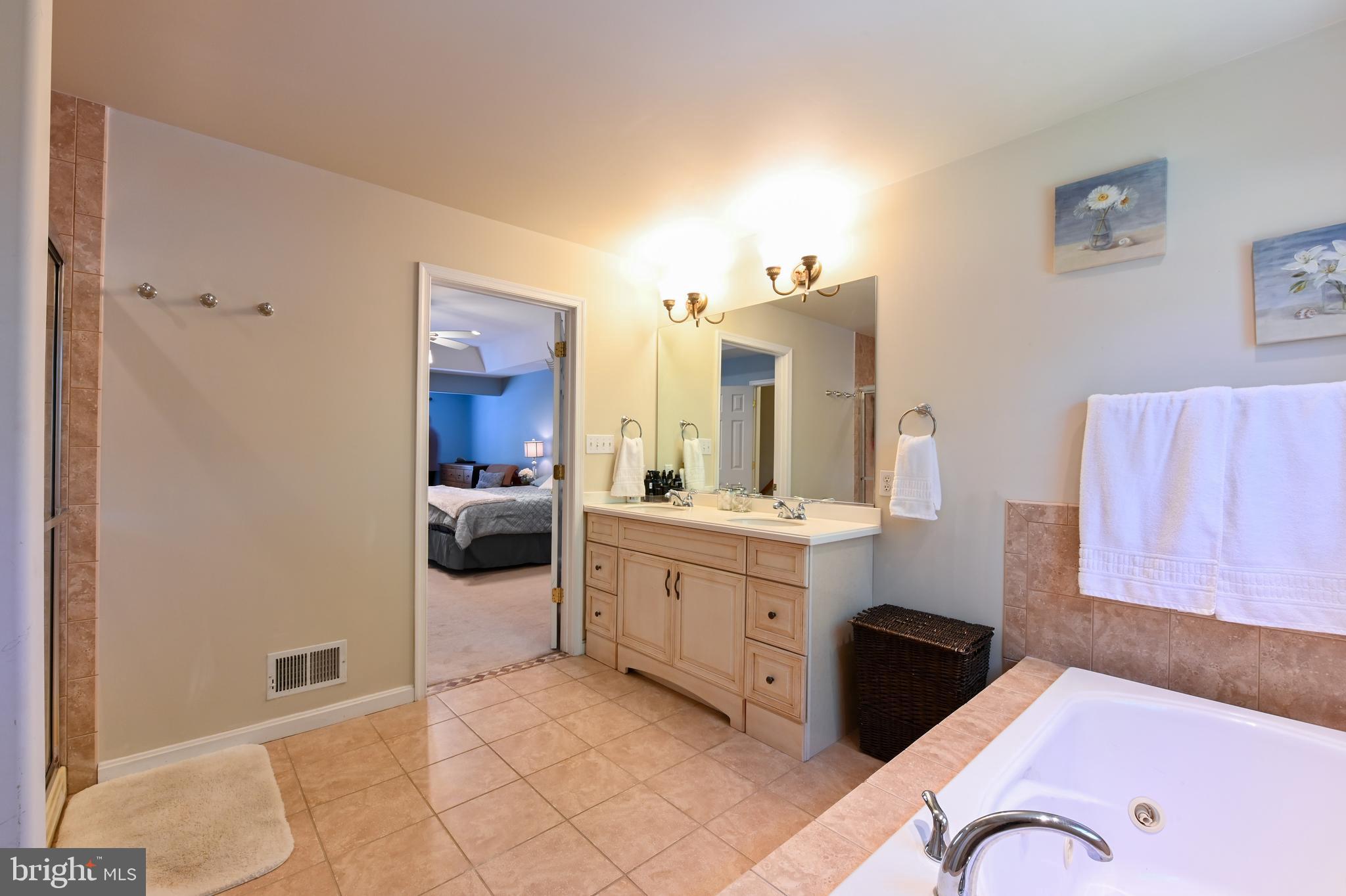 WOODLAND BEACH - Residential