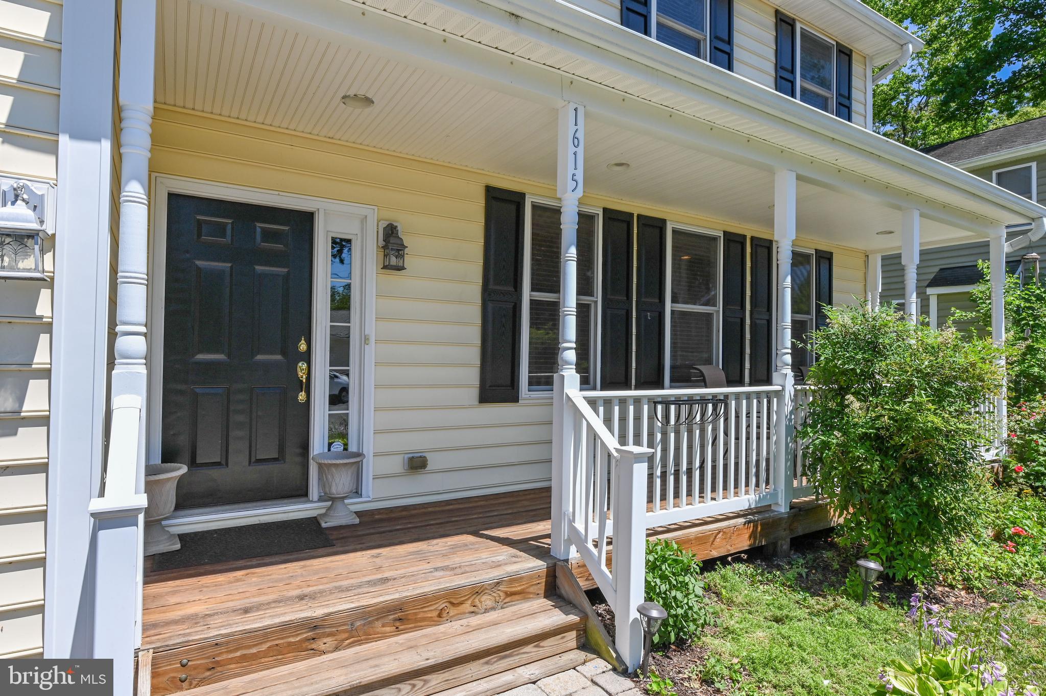 WOODLAND BEACH - Residential