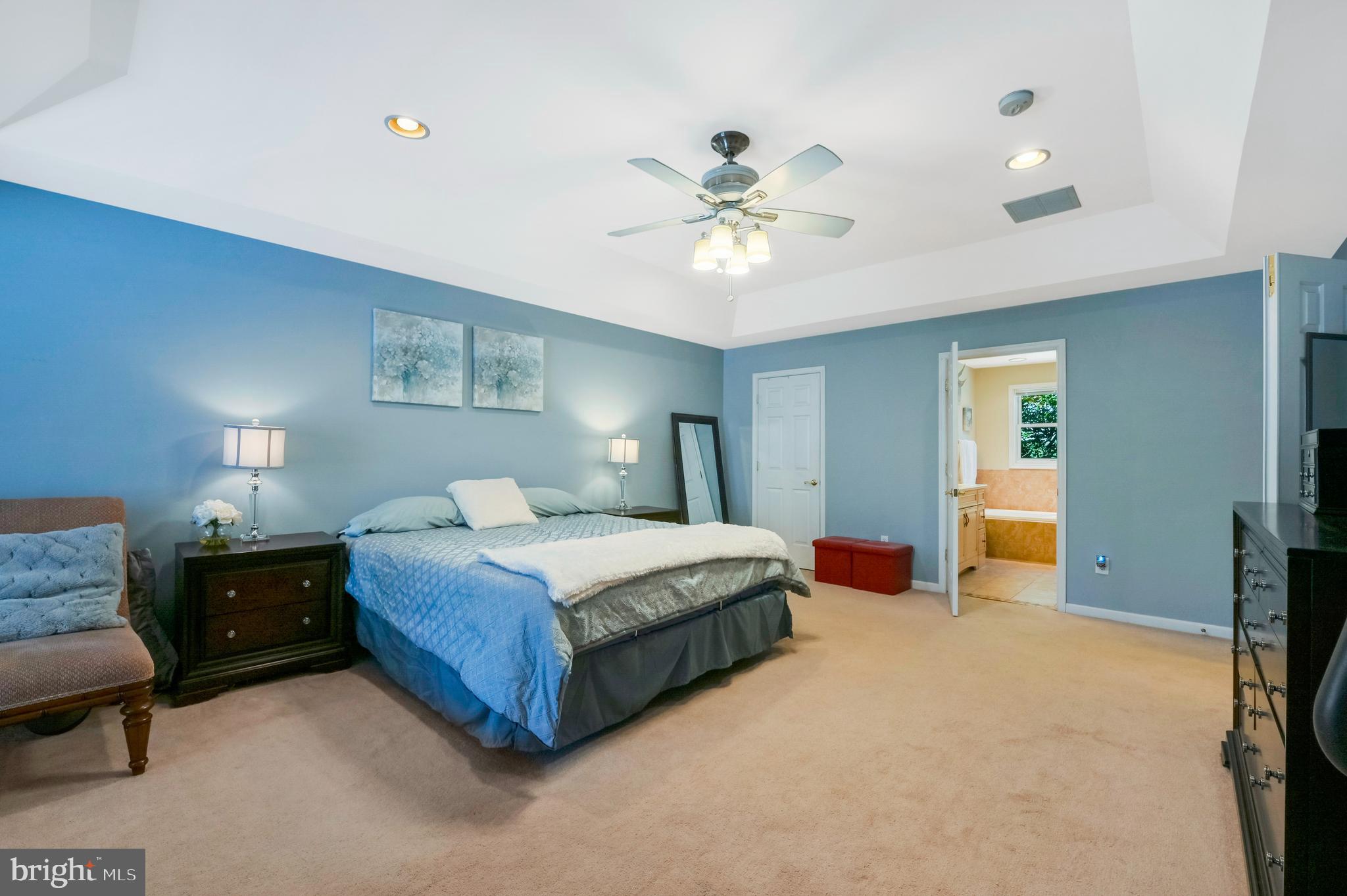 WOODLAND BEACH - Residential