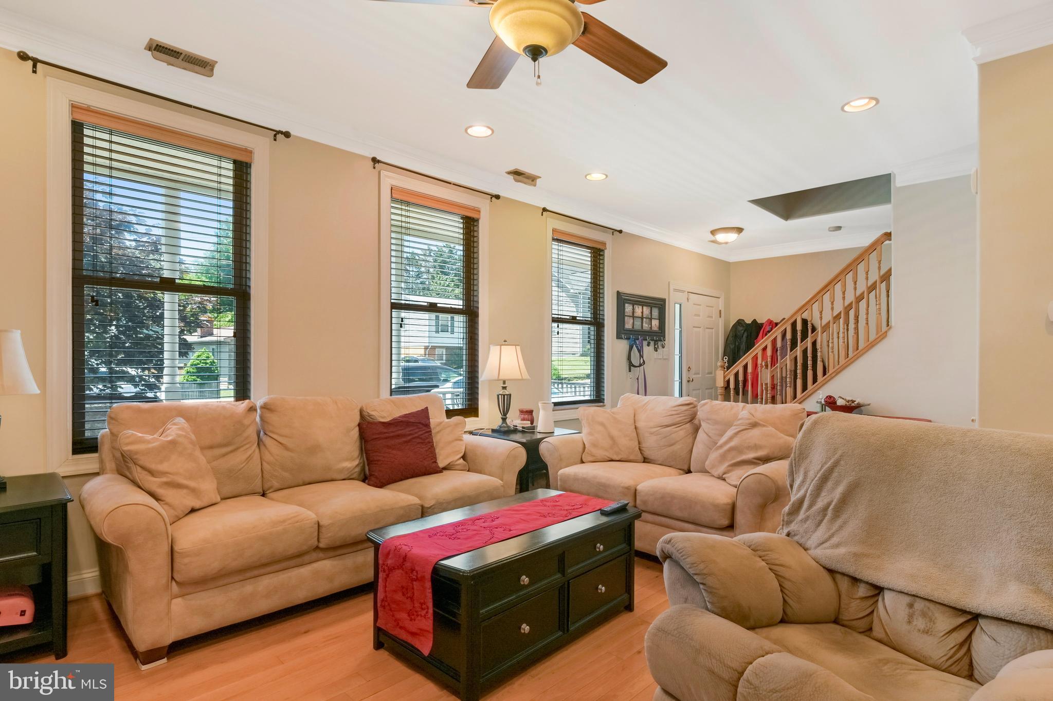 WOODLAND BEACH - Residential