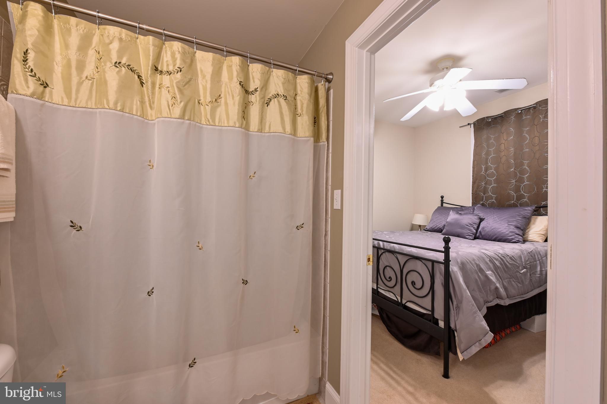 WOODLAND BEACH - Residential