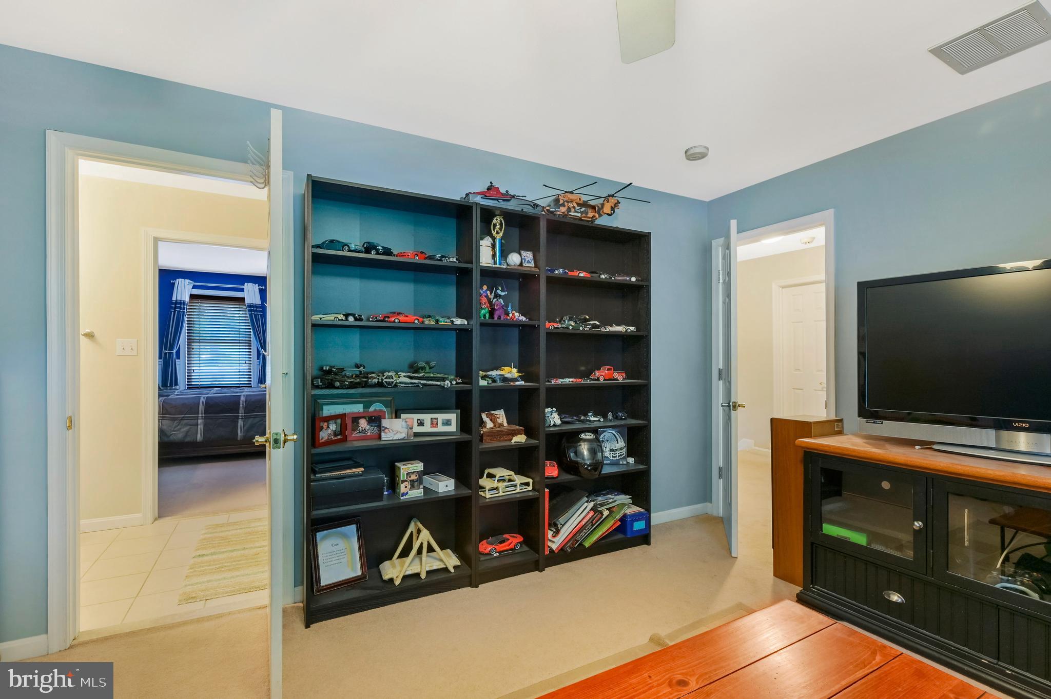 WOODLAND BEACH - Residential